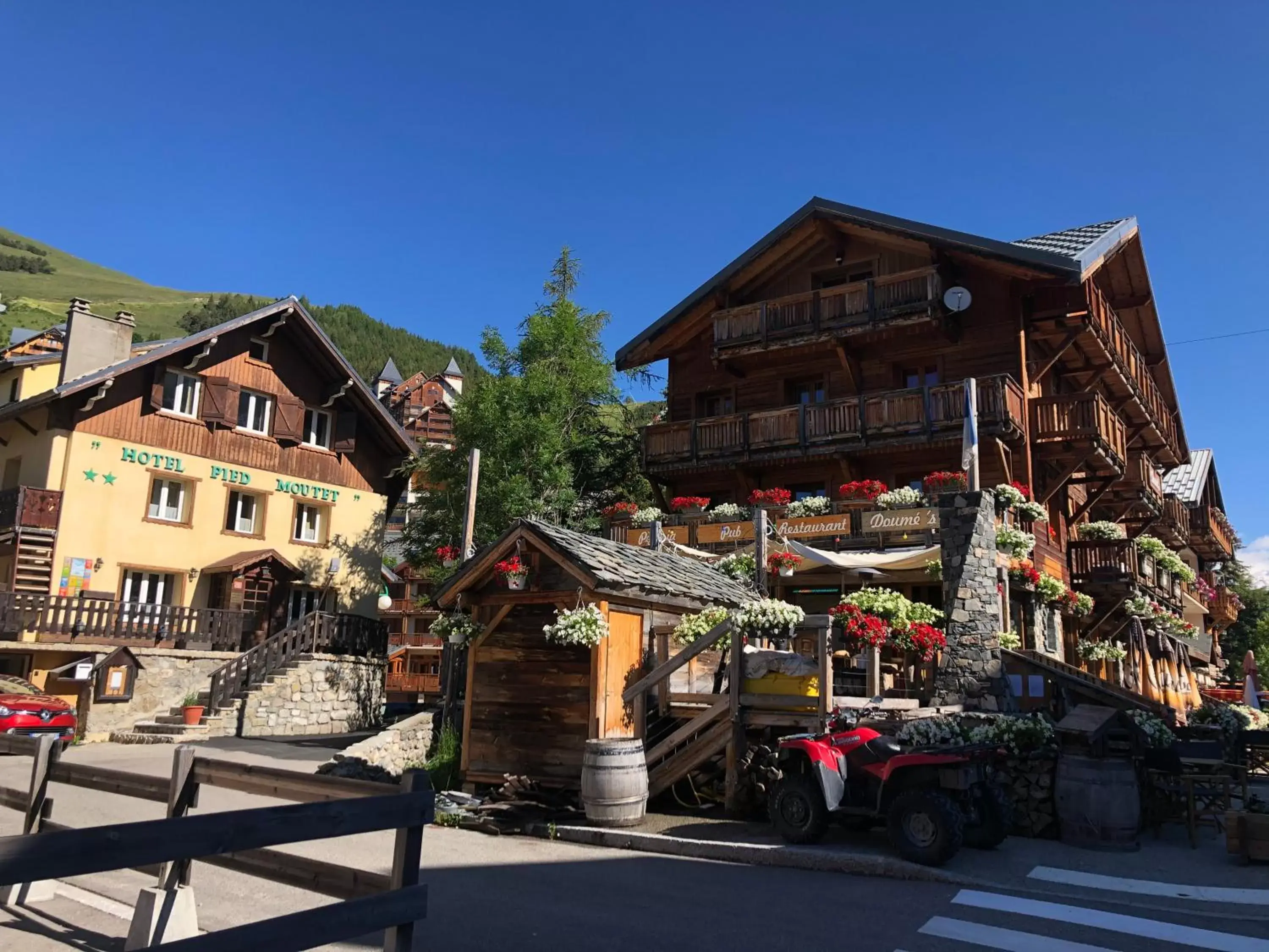 Text overlay, Winter in Doume's Lodge Text overlay, Winter in Doume's Lodge