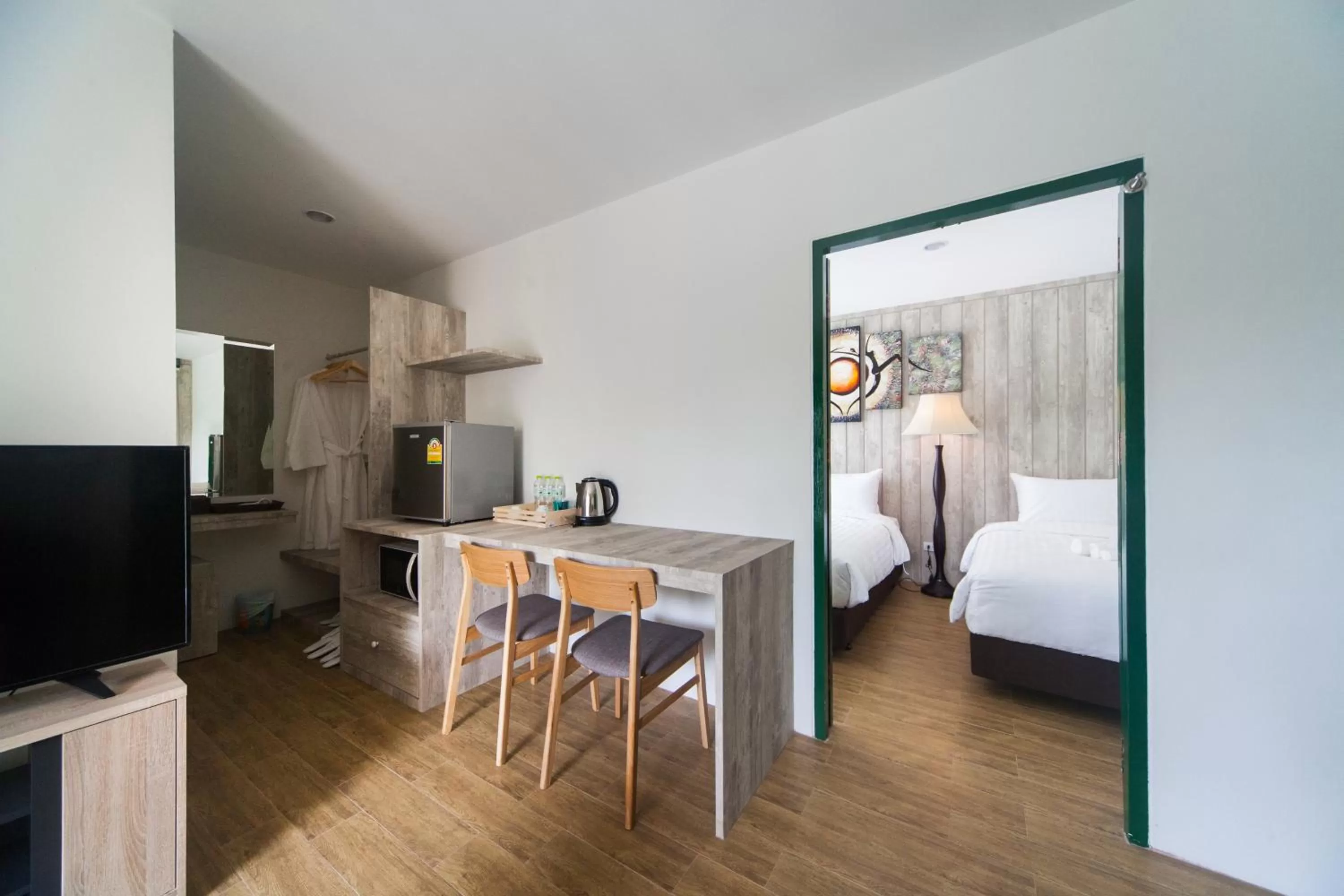 Living room, Bed in Anchan Laguna Hotel โรงแรมอัญชันลากูน่า