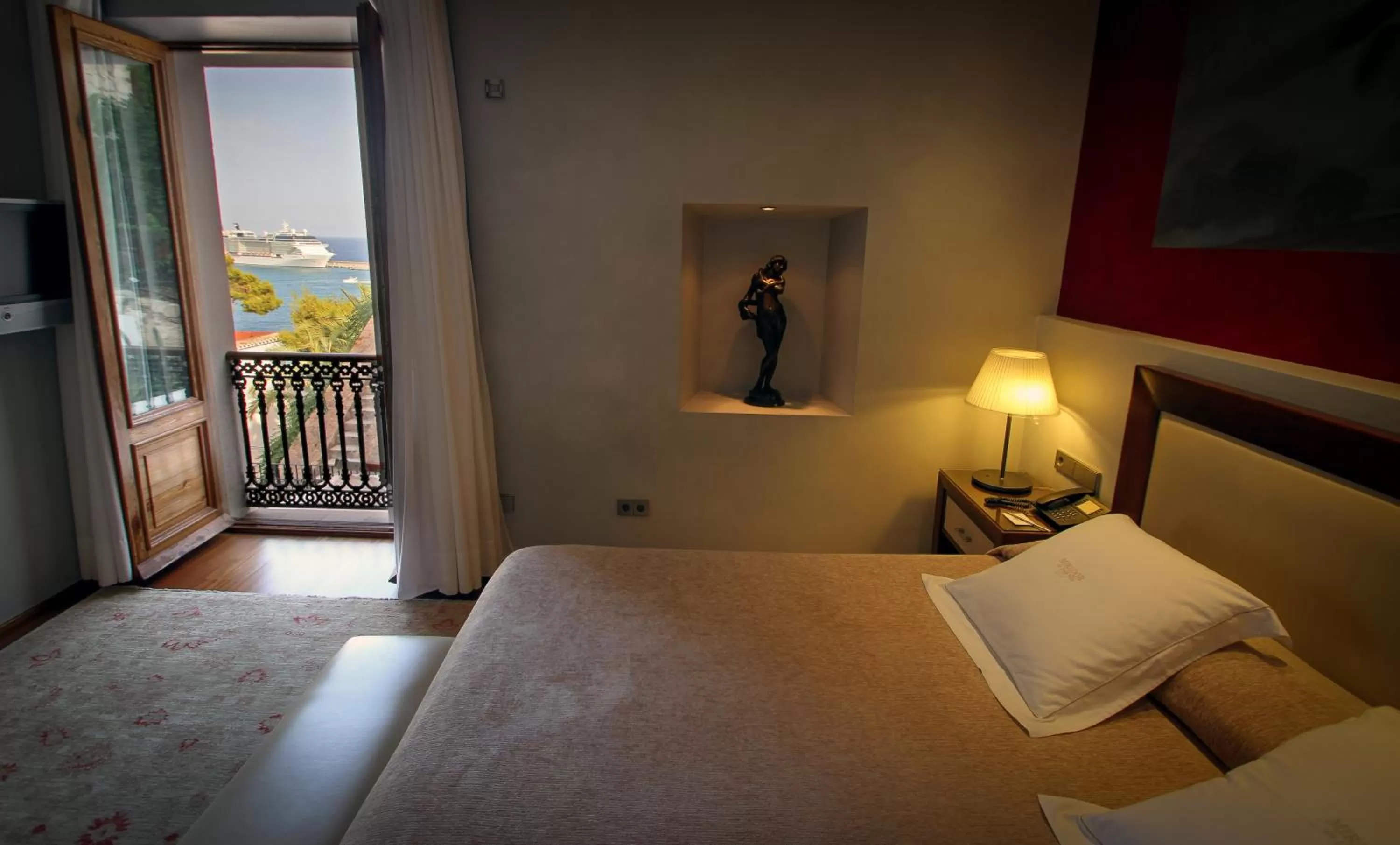 Day, Bed in Mirador de Dalt Vila-Relais & Chateaux