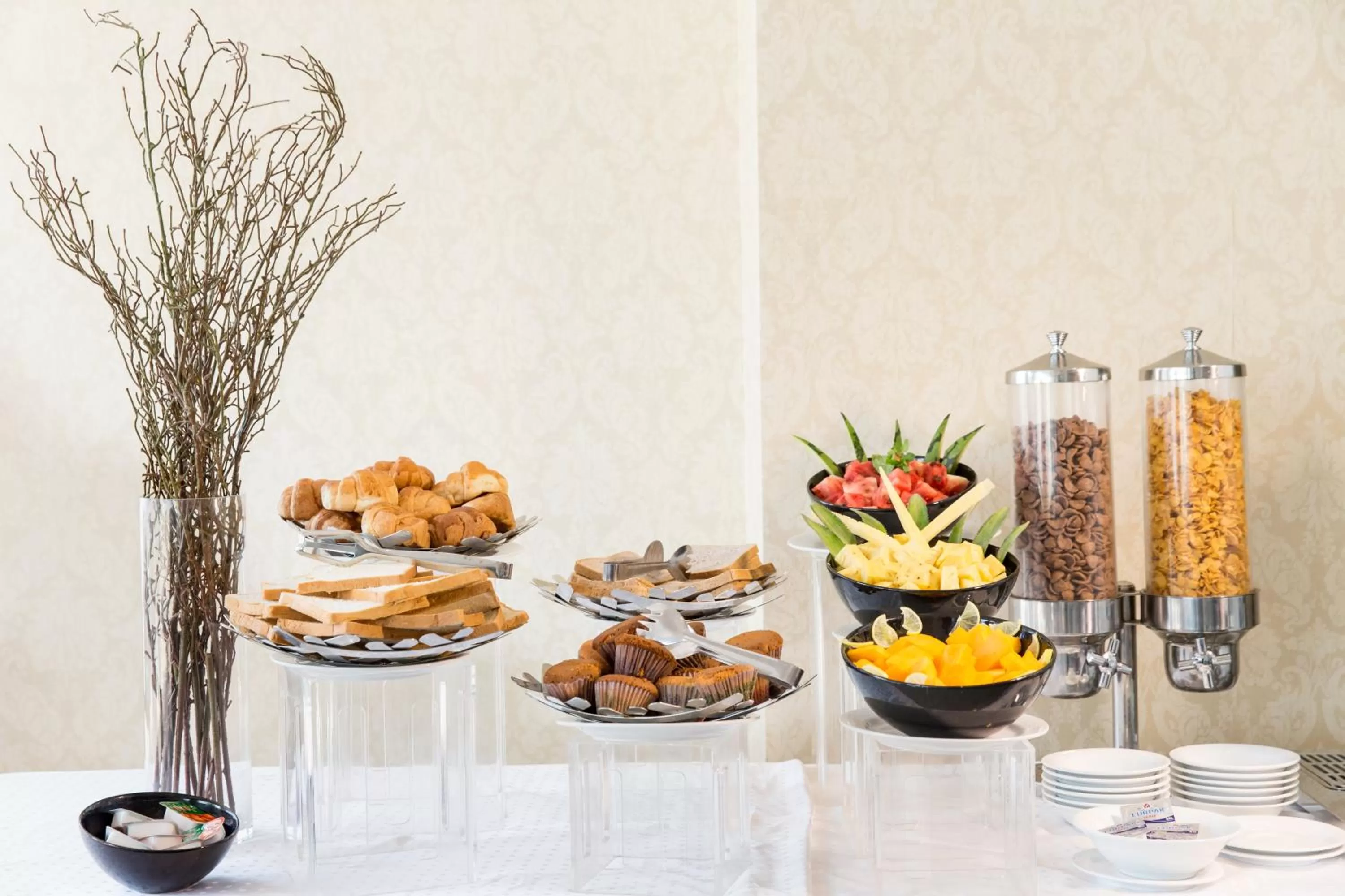 Food and drinks in Best Western Elyon Colombo