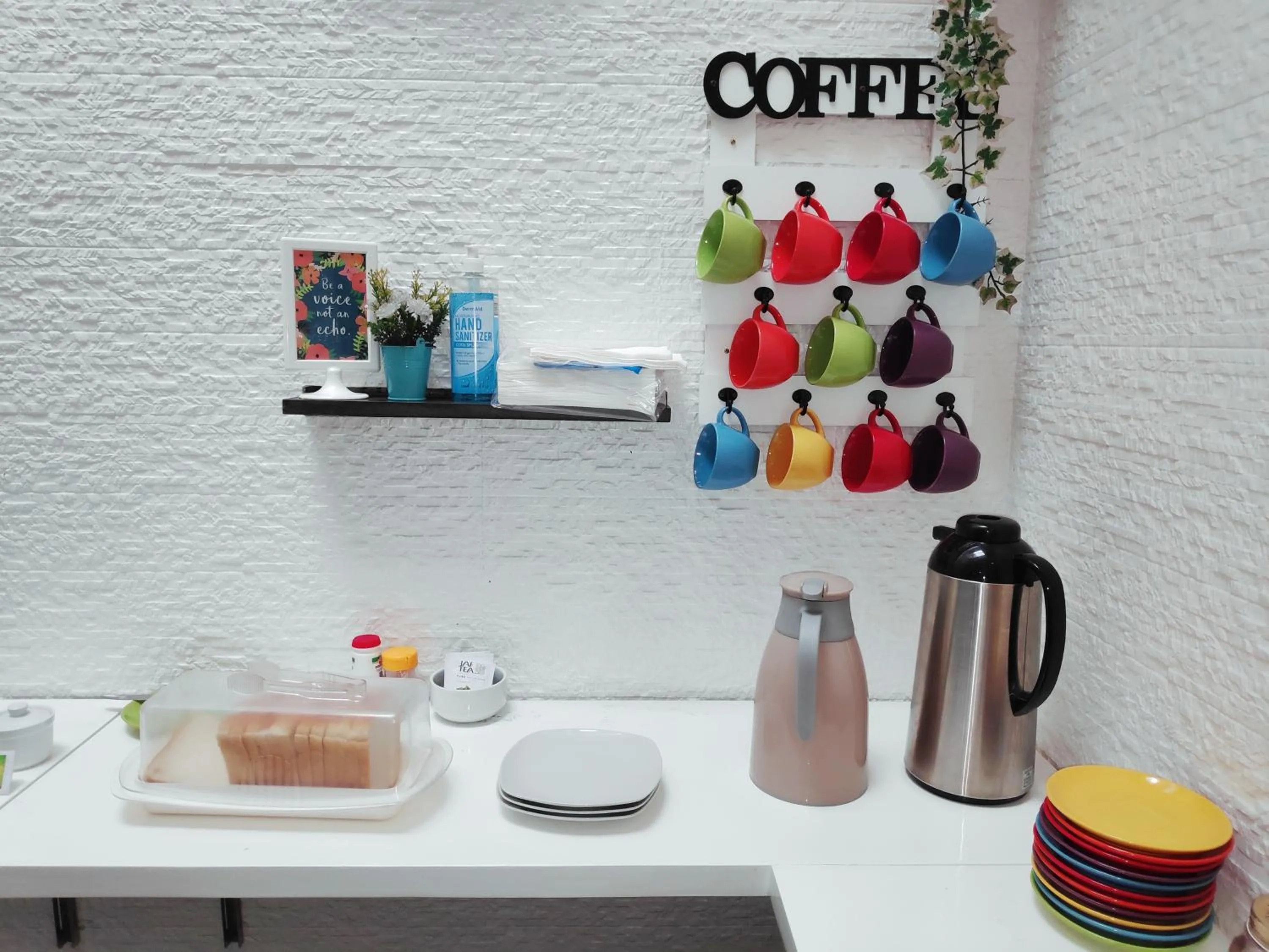 Coffee/tea facilities in Crossroads Hostel Manila