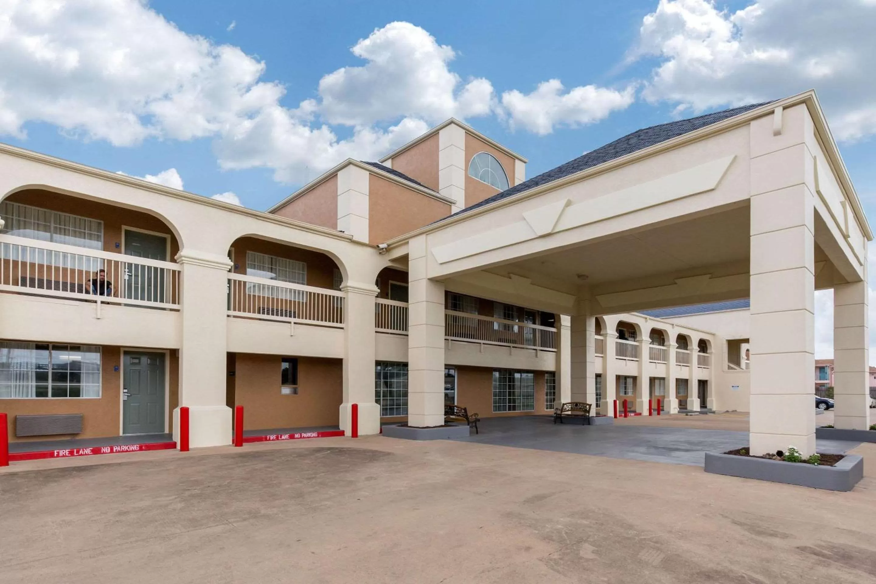 Property building in Quality Inn Clute Freeport