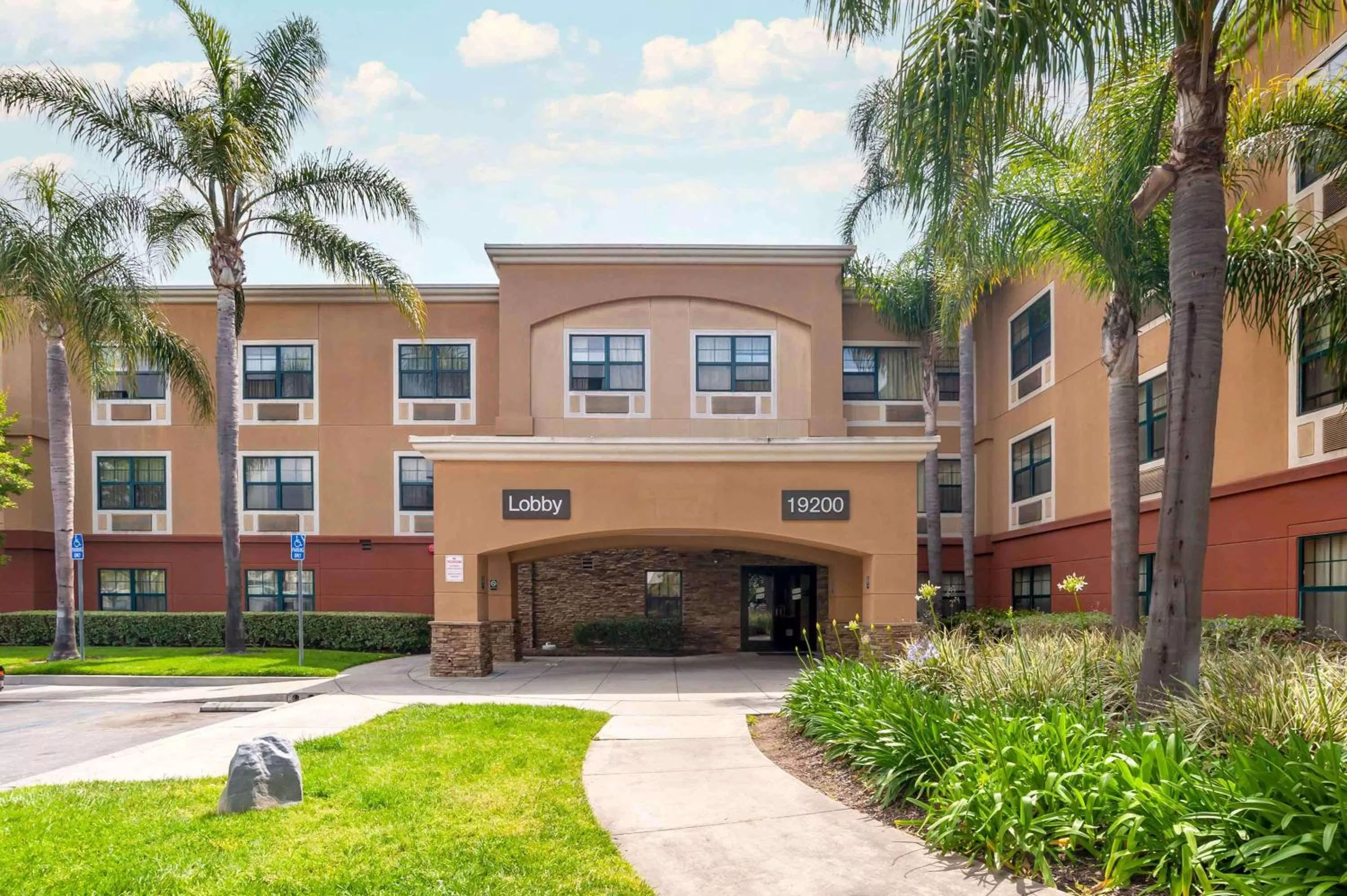Property building in Extended Stay America Suites - Los Angeles - Torrance Harborgate Way