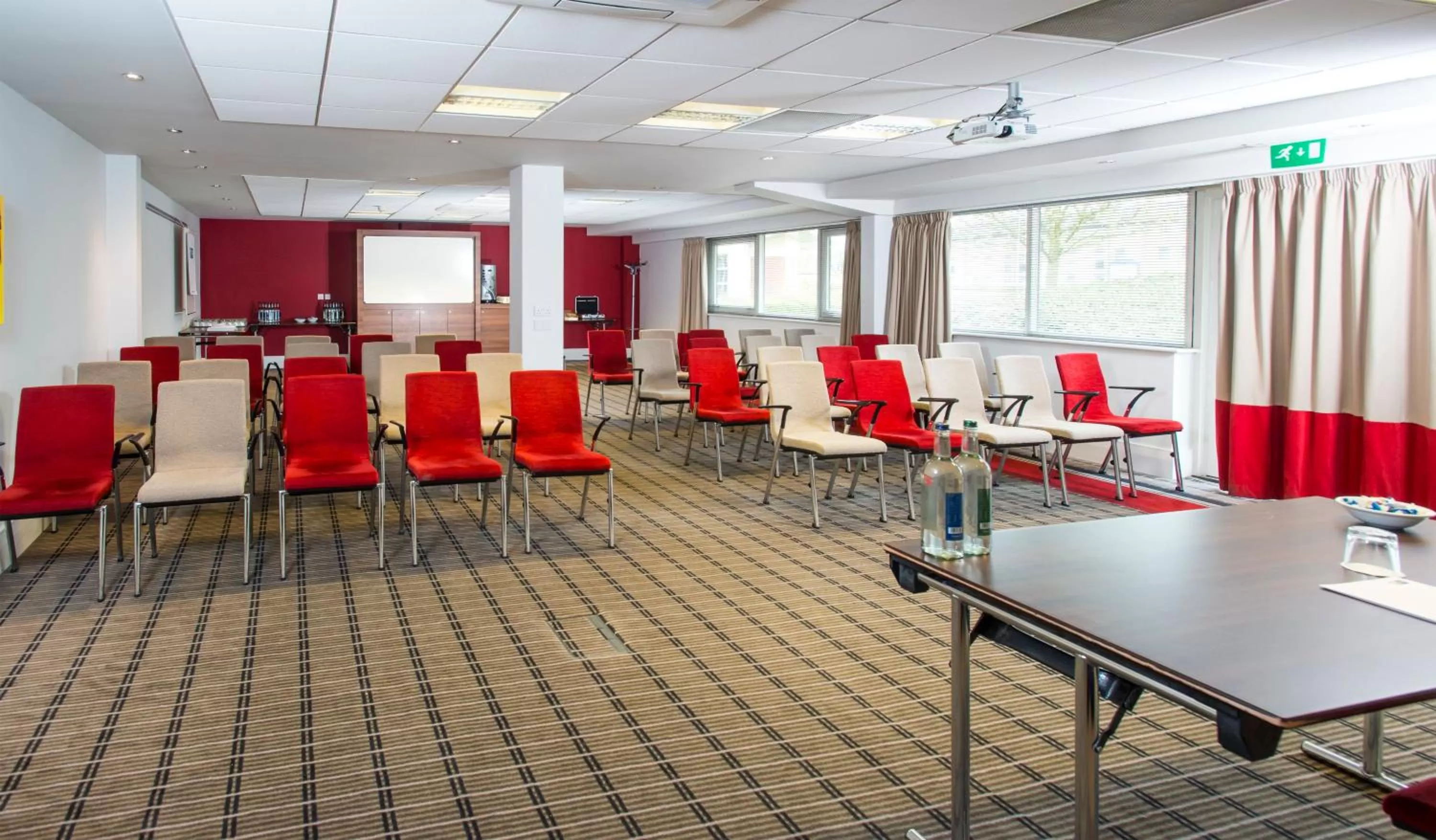 Meeting/conference room in Holiday Inn Express Northampton - South by IHG