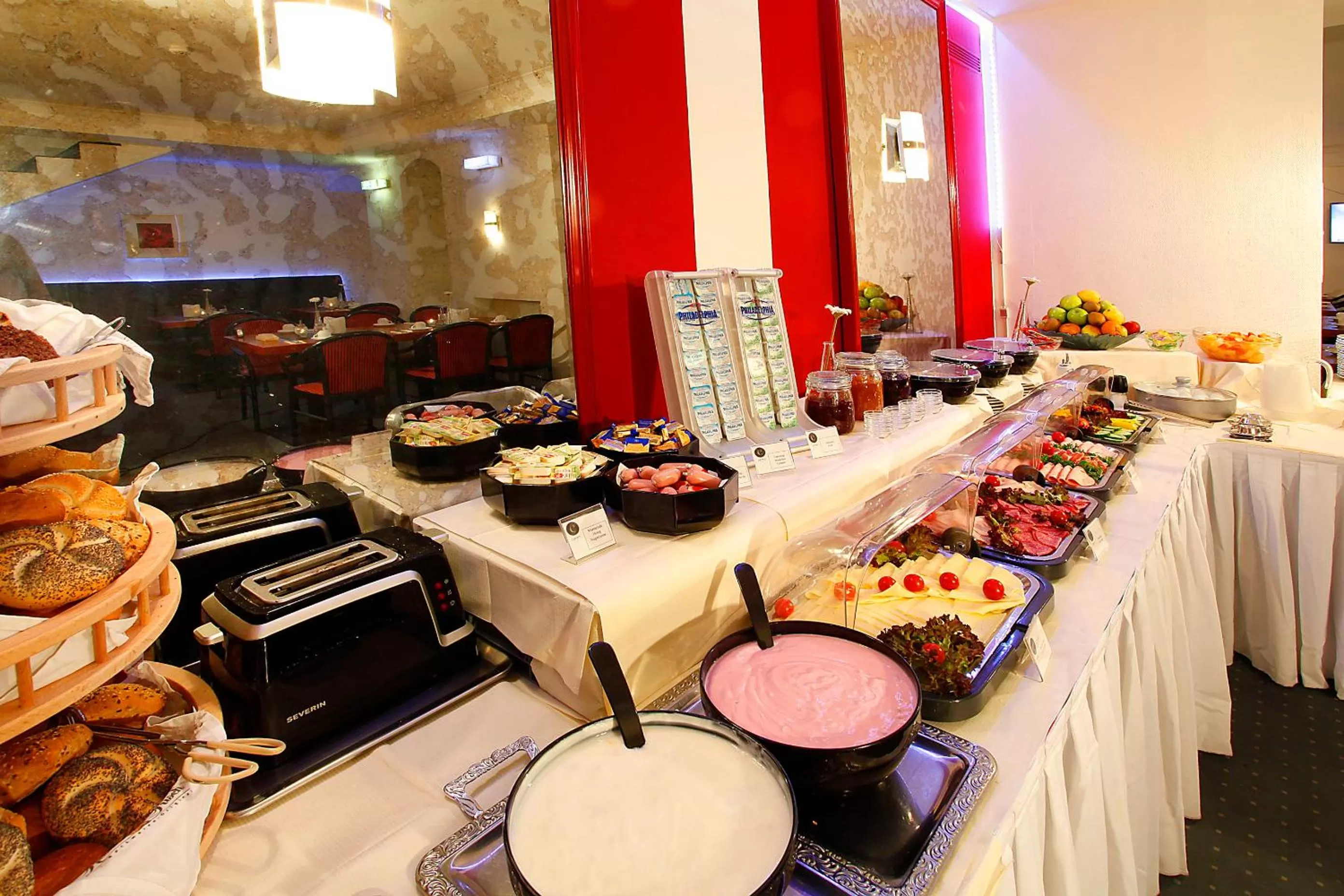 Food in INA Hotel Royal