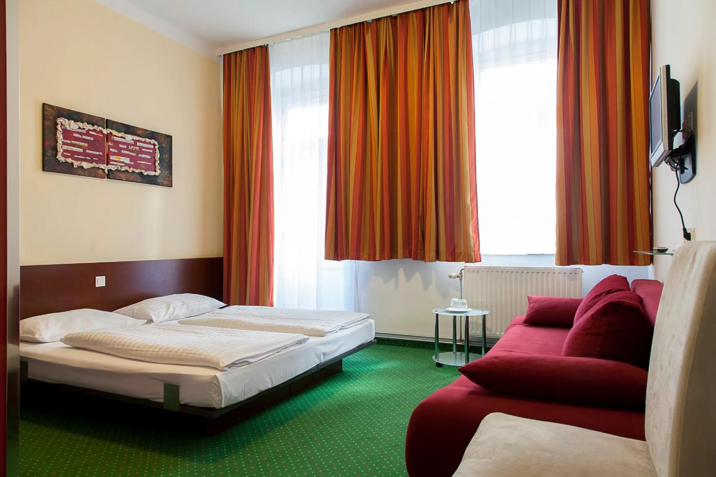 Day, Bed in Pension Stadthalle