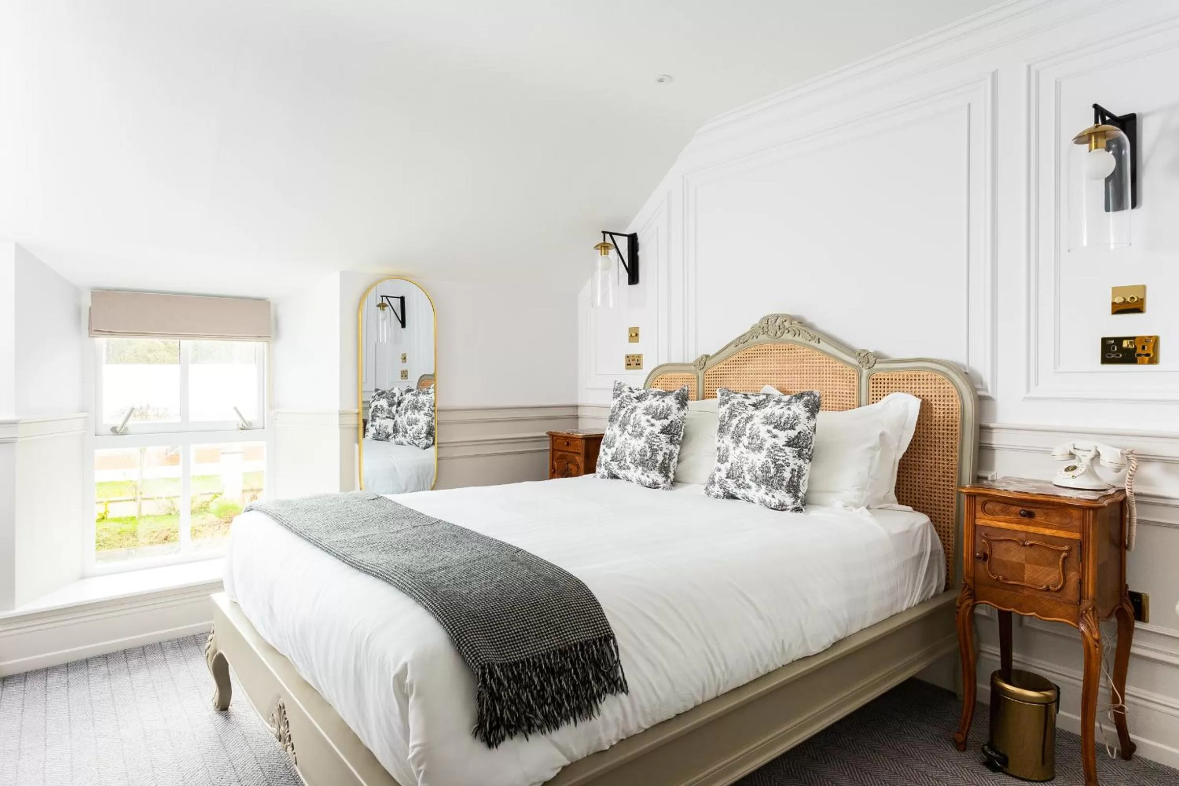 Bed in Liss Ard Estate