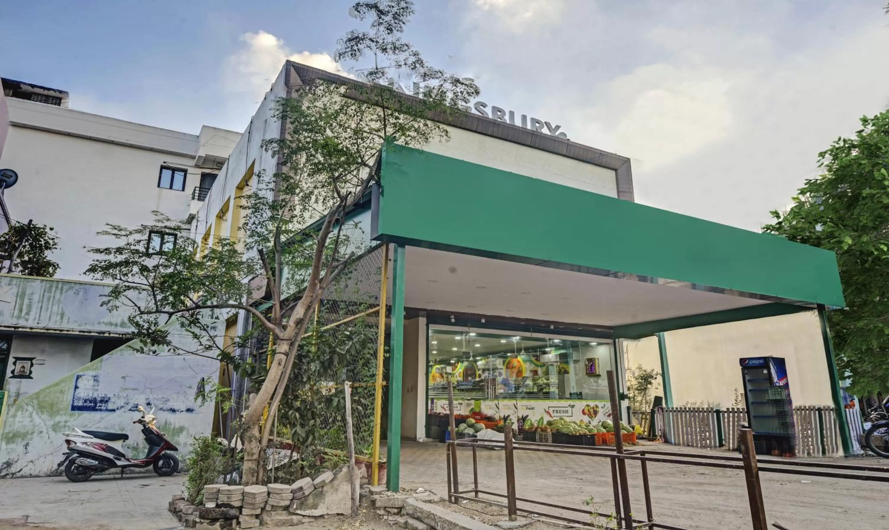 Property building in Treebo Kingsbury Fiesta Vellore