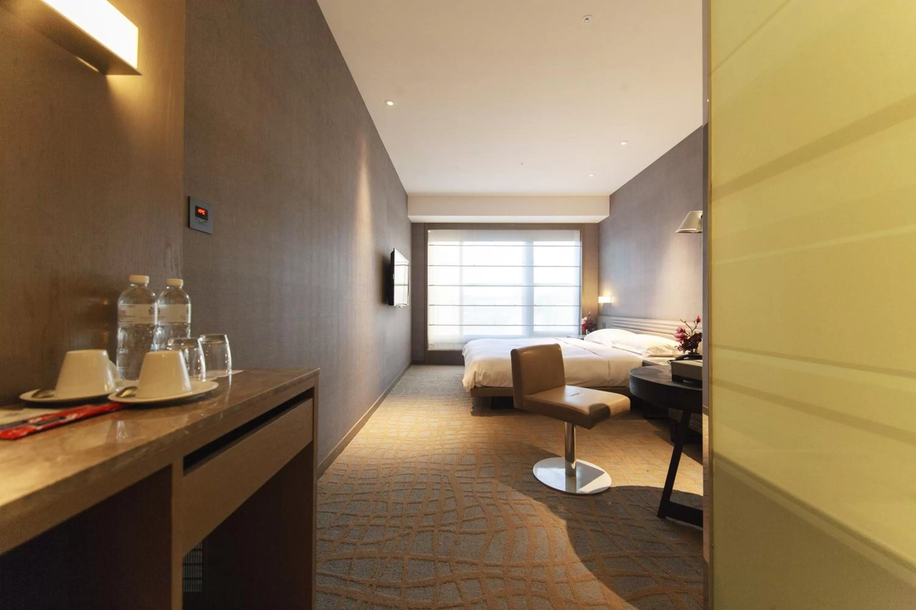 Photo of the whole room, Bed in Hotel Midtown Richardson