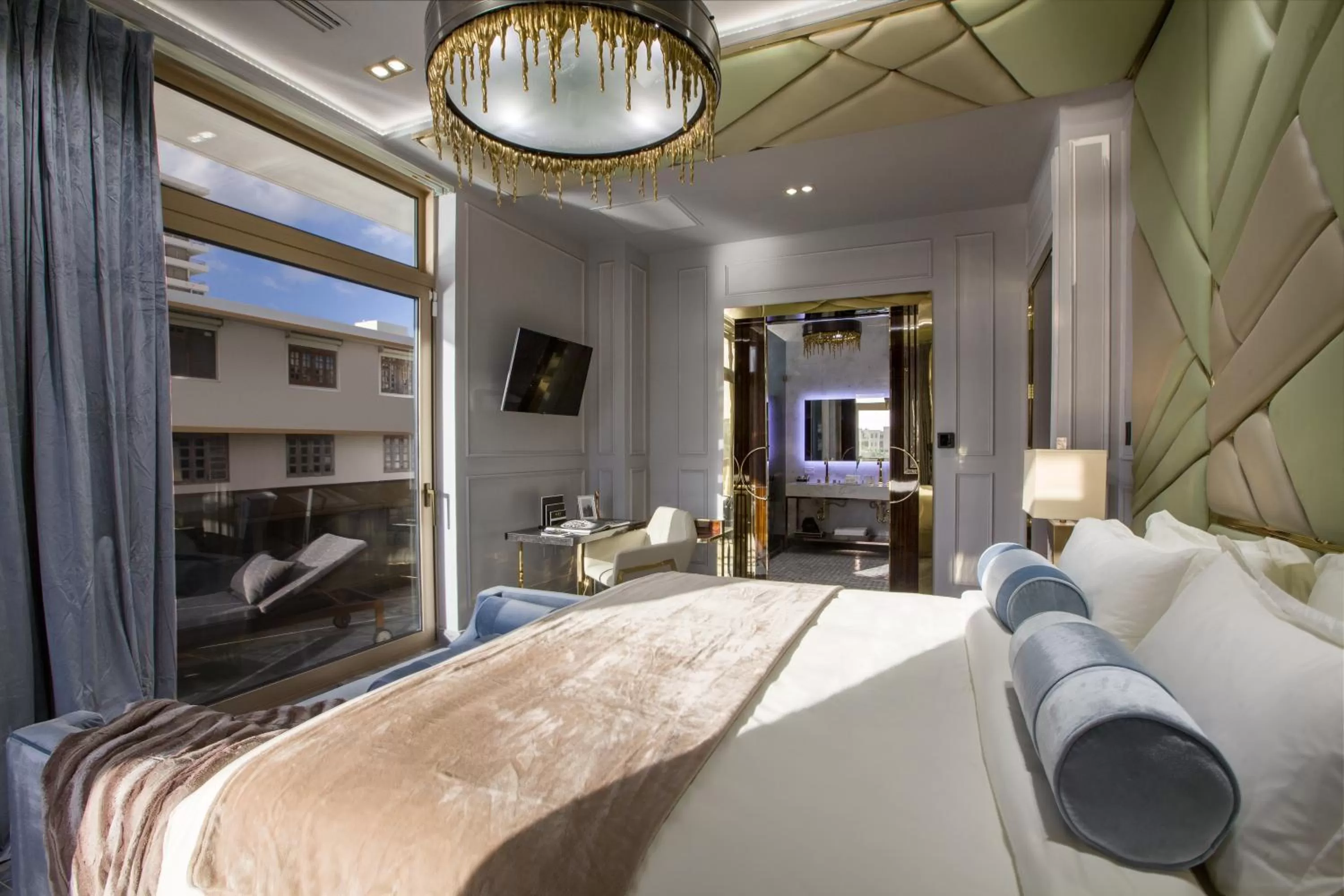 TV and multimedia, Bed in O:LV Fifty Five Hotel - Adults Only