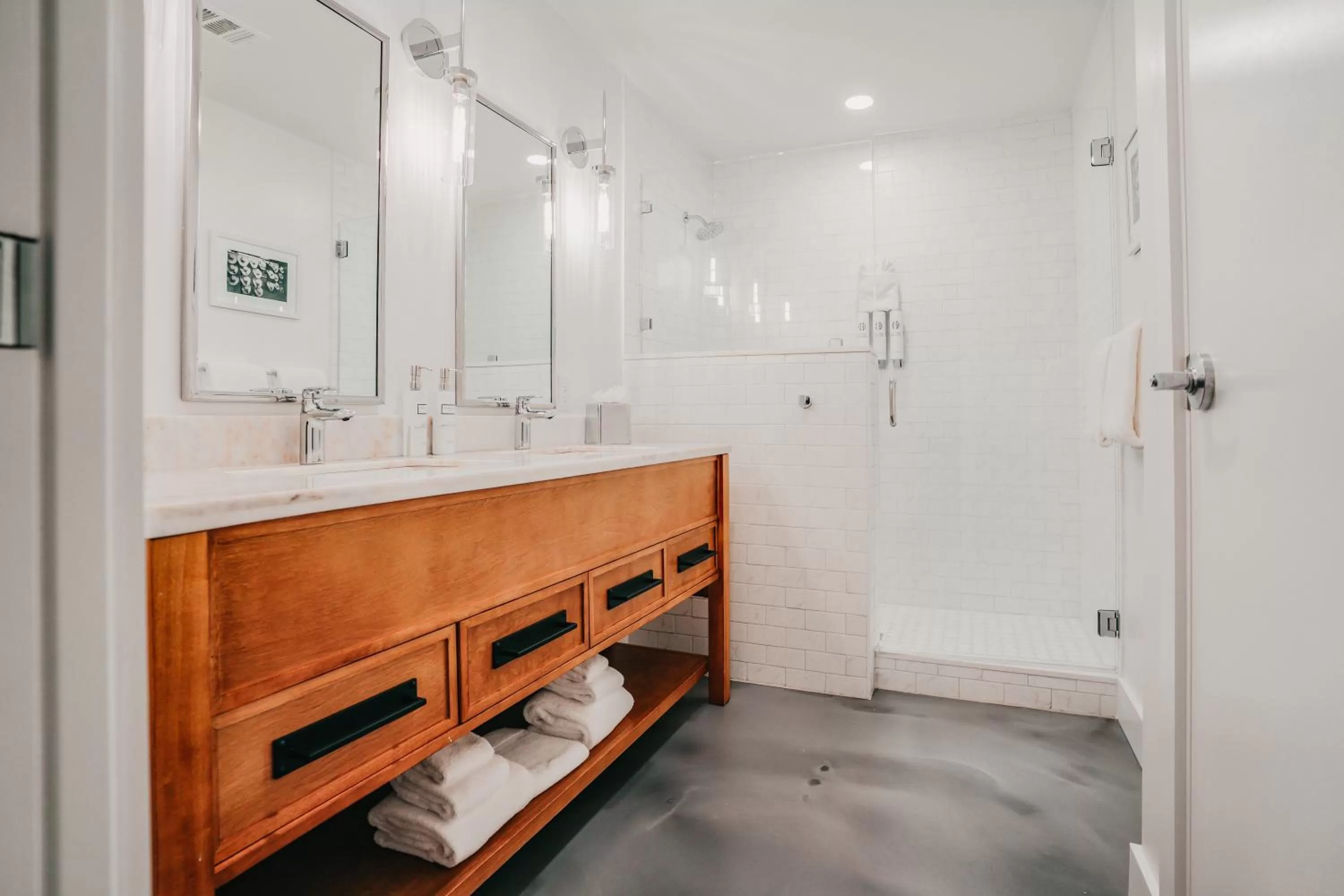 Shower in Colton House Hotel