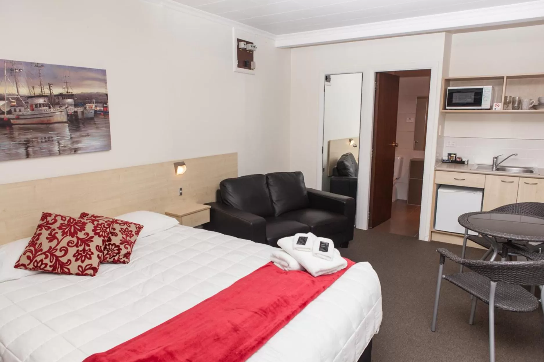 Bed in Picton Accommodation Gateway Motel