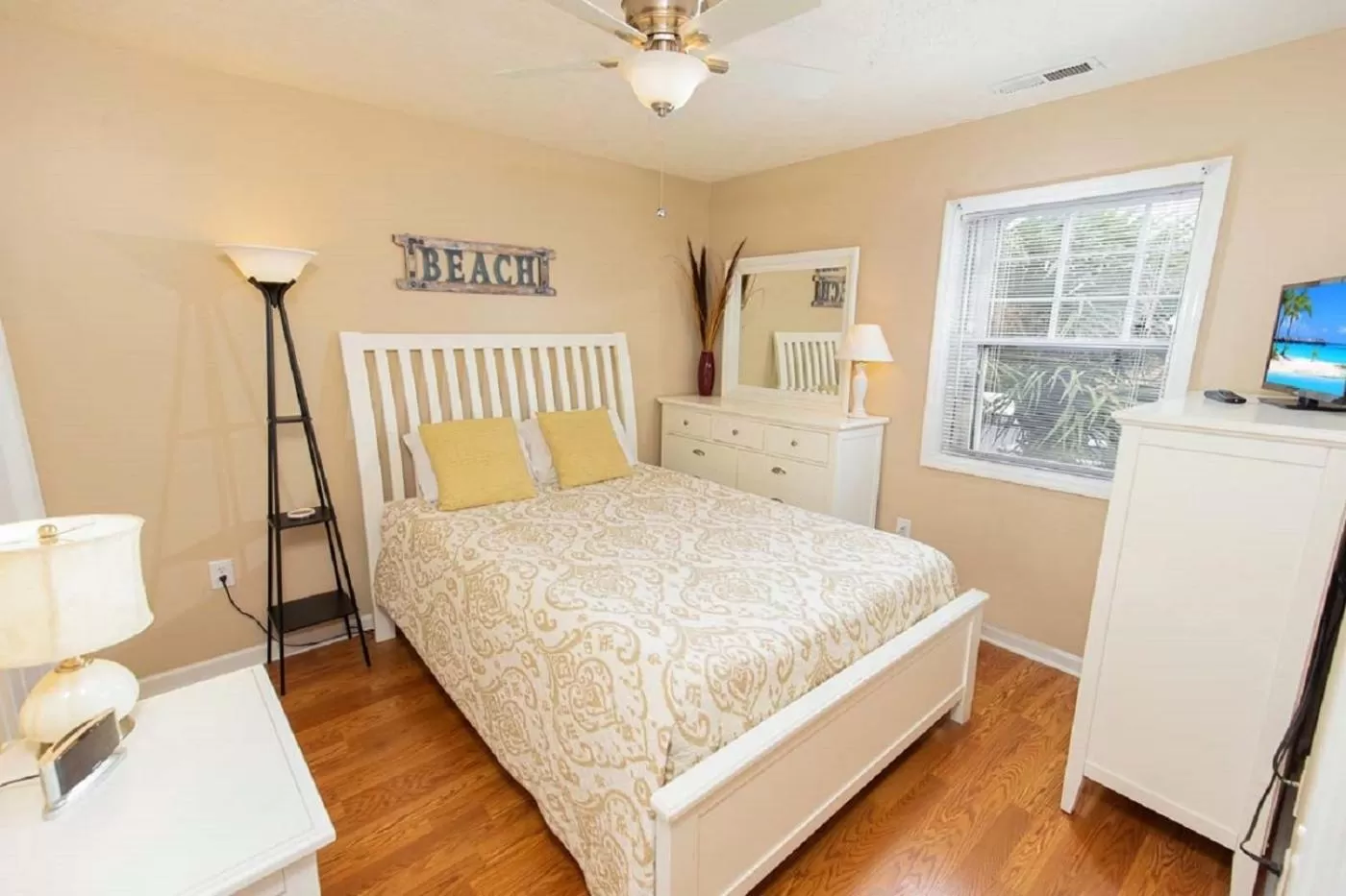 Bedroom, Bed in River Oaks Golf Resort