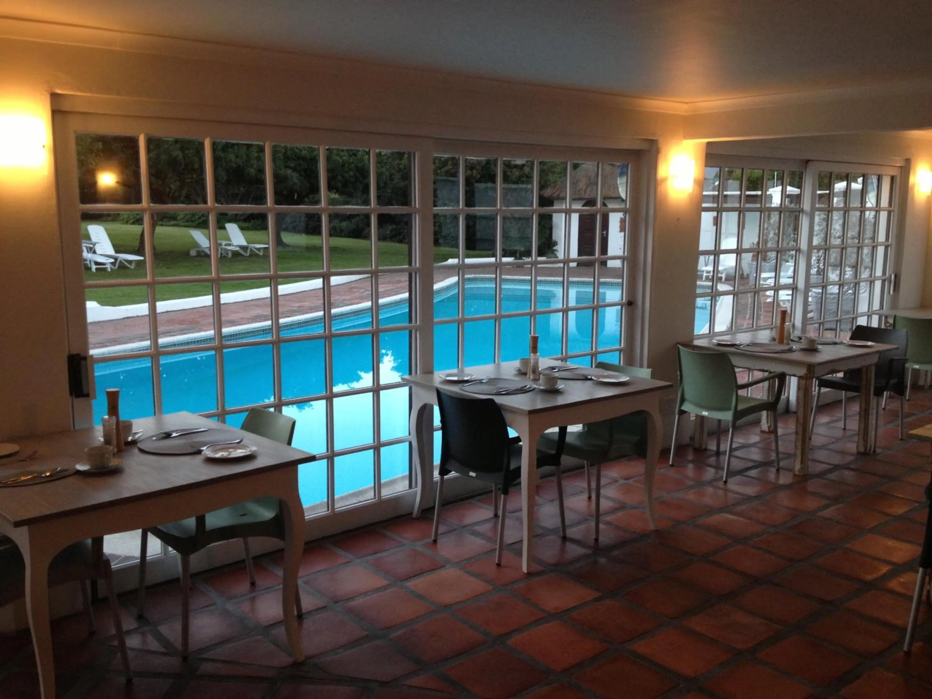 Restaurant/places to eat in Whale Rock Luxury Lodge