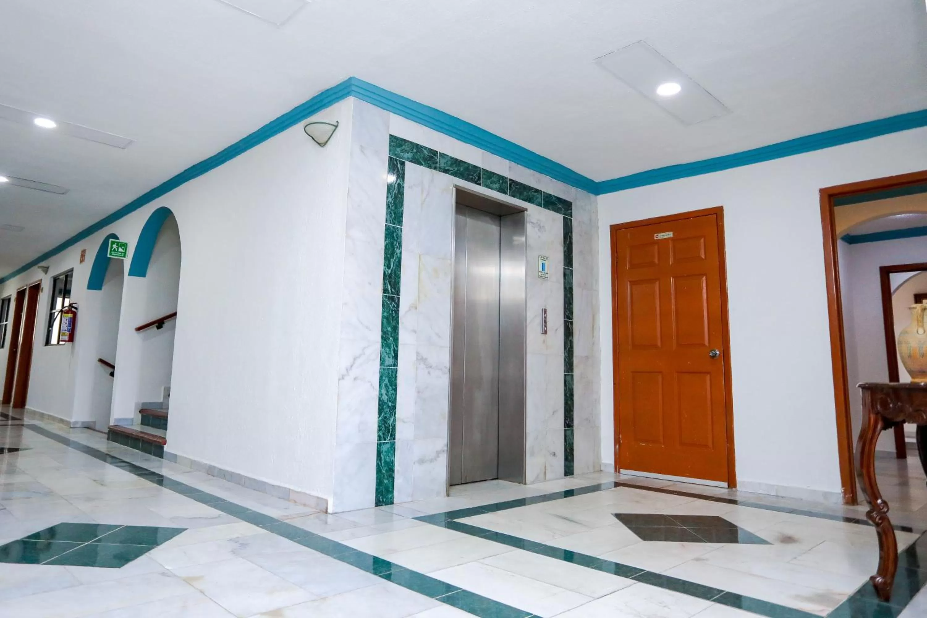 elevator in Hotel Avenida Cancun