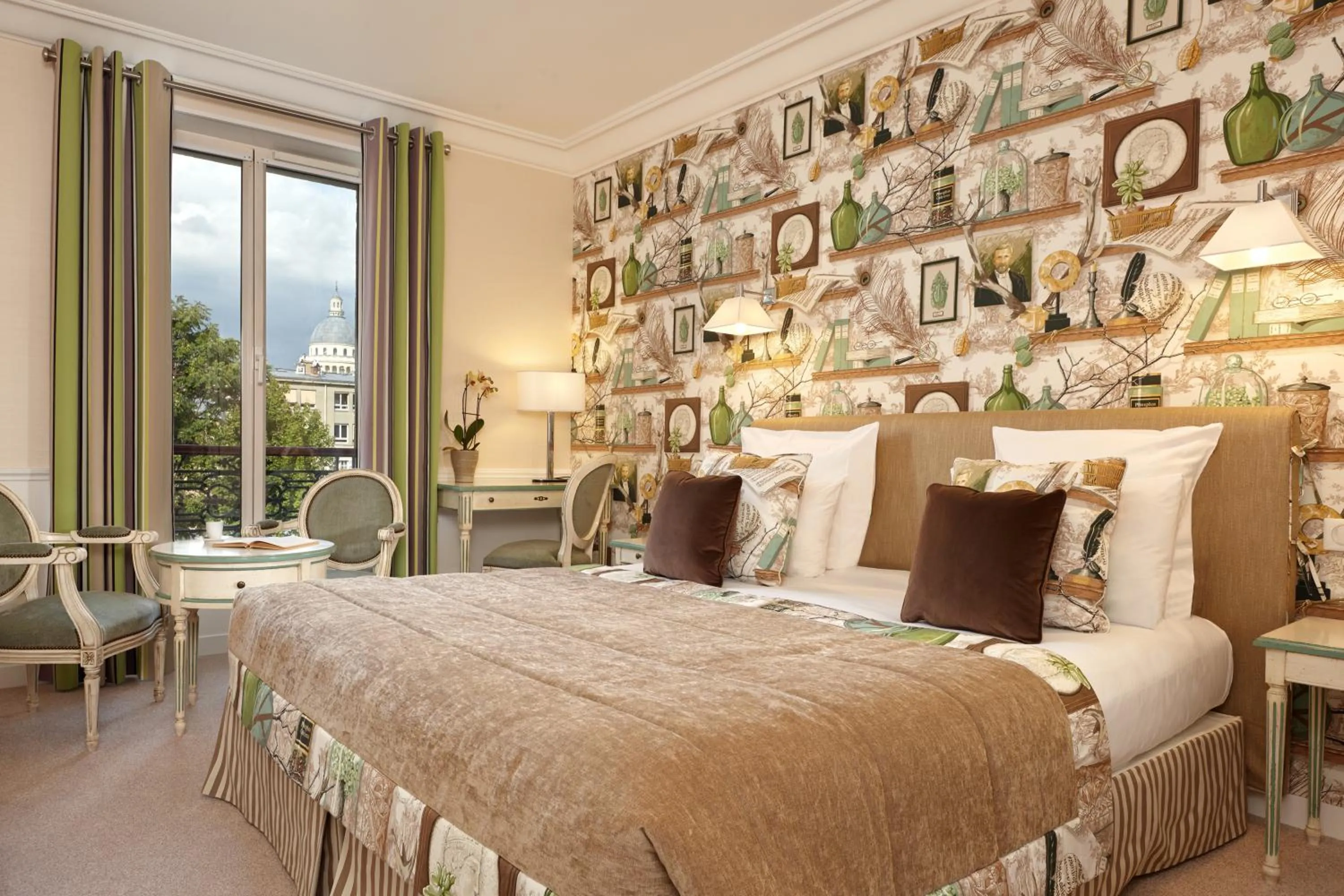 Bed in Hôtel Relais Saint Jacques Paris