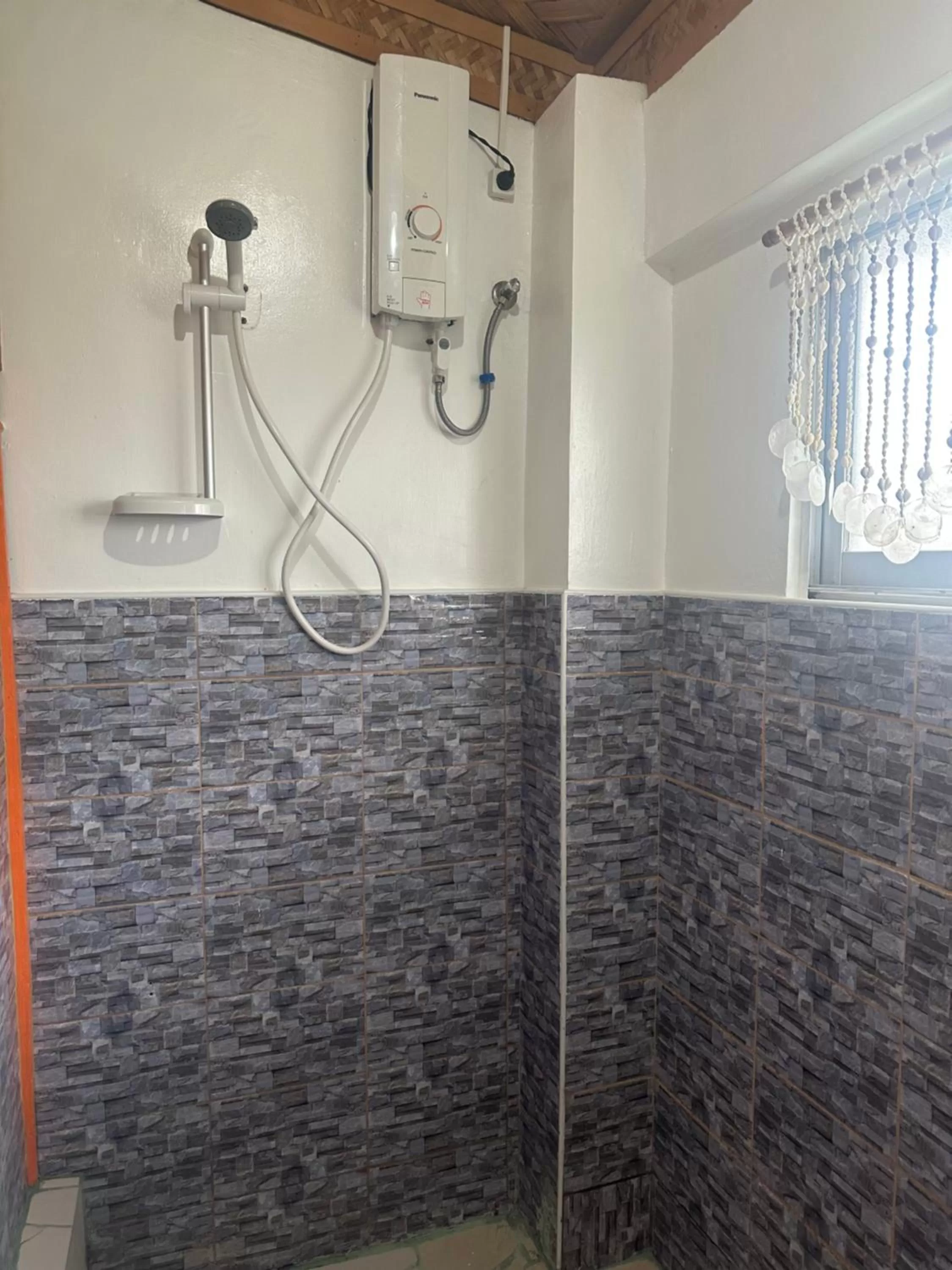 Shower in Lala Panzi Bed and Breakfast