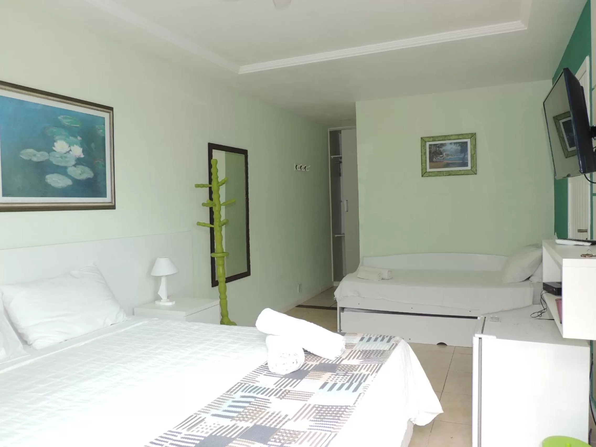 Photo of the whole room, Bed in Pousada Akaroa