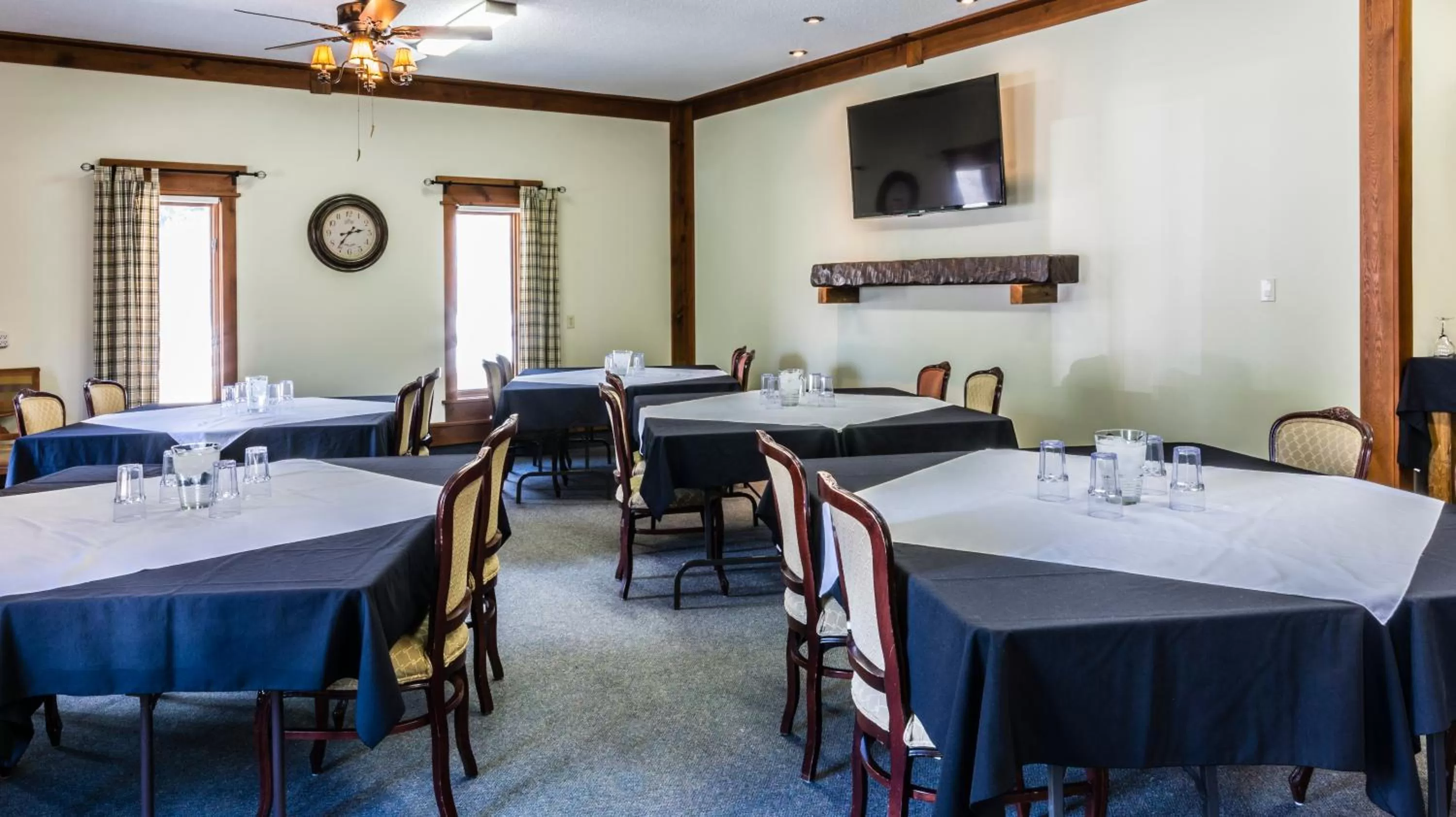 Meeting/conference room, Restaurant/Places to Eat in Rustlers Lodge