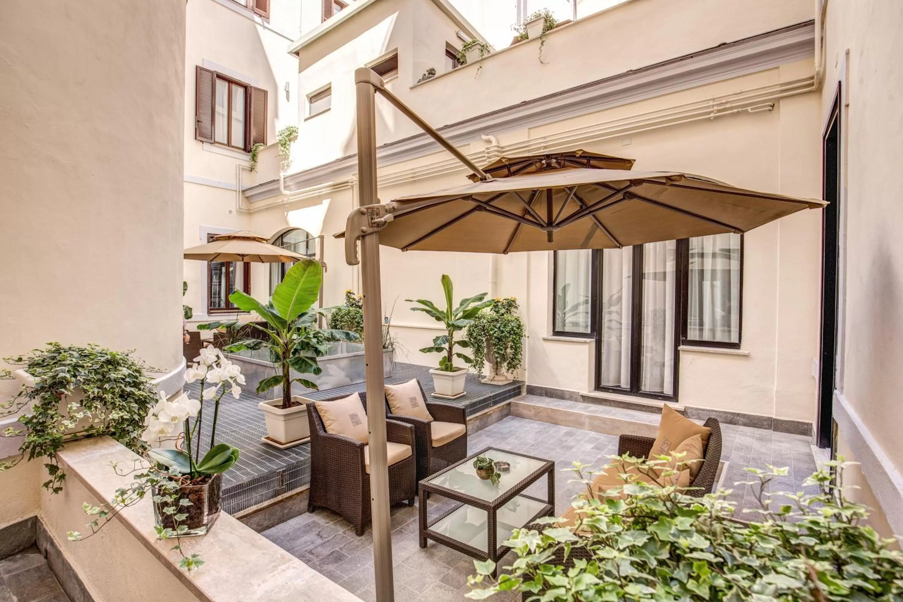 Patio in Hotel 87 eighty-seven - Maison d'Art Collection