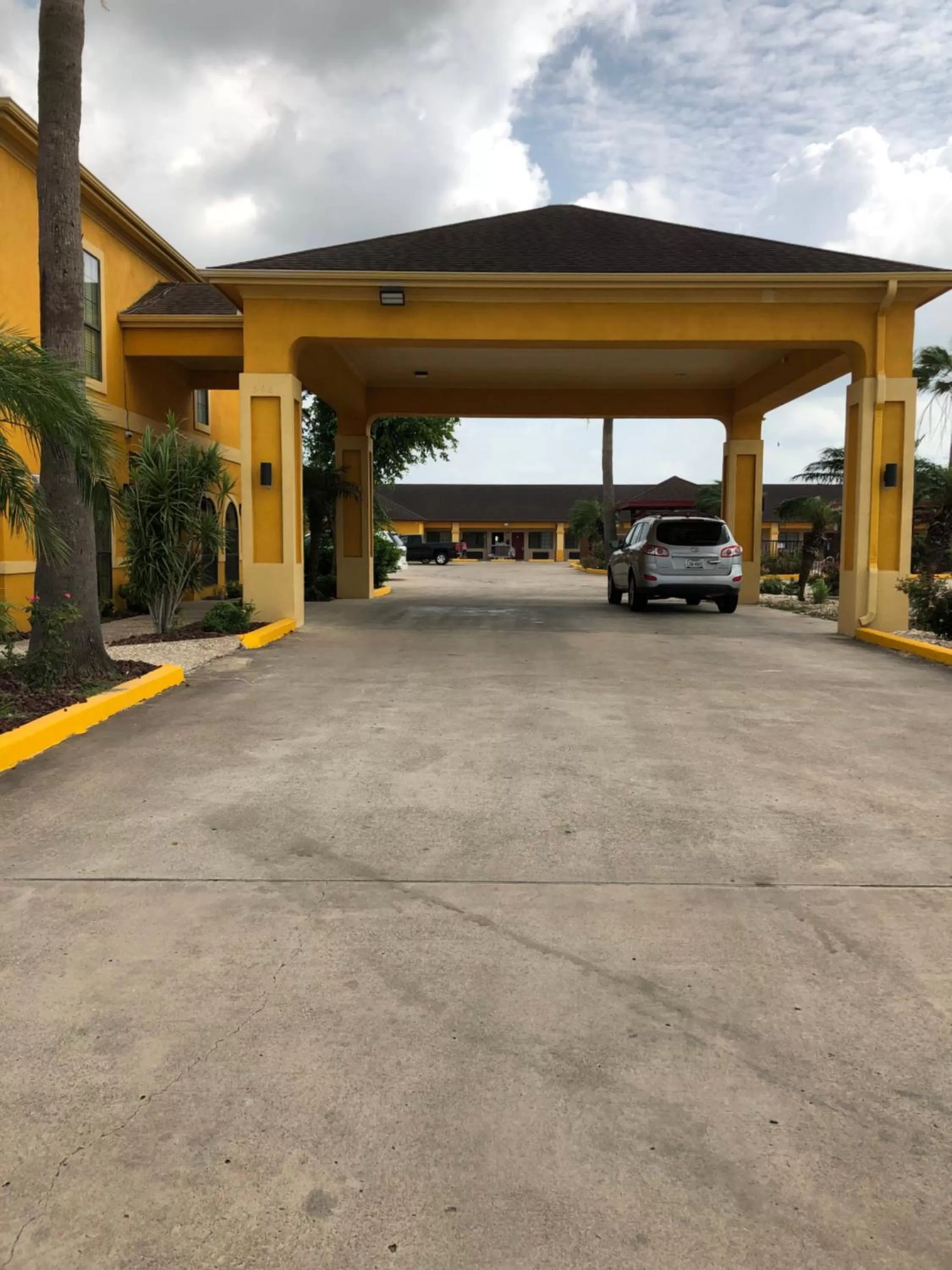 Los Fresnos Inn and Suites