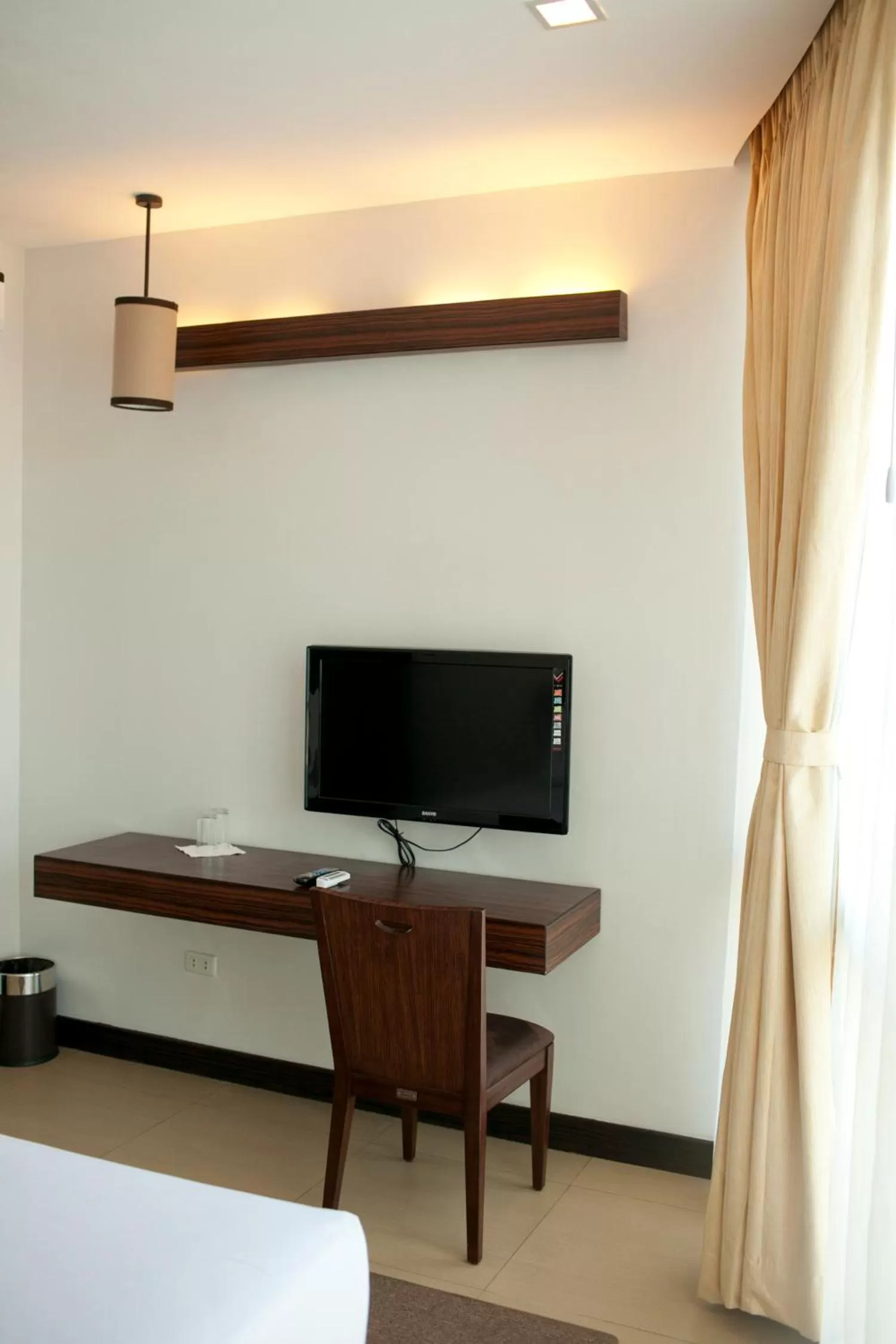 TV and multimedia, Bed in D'Hotel & Suites