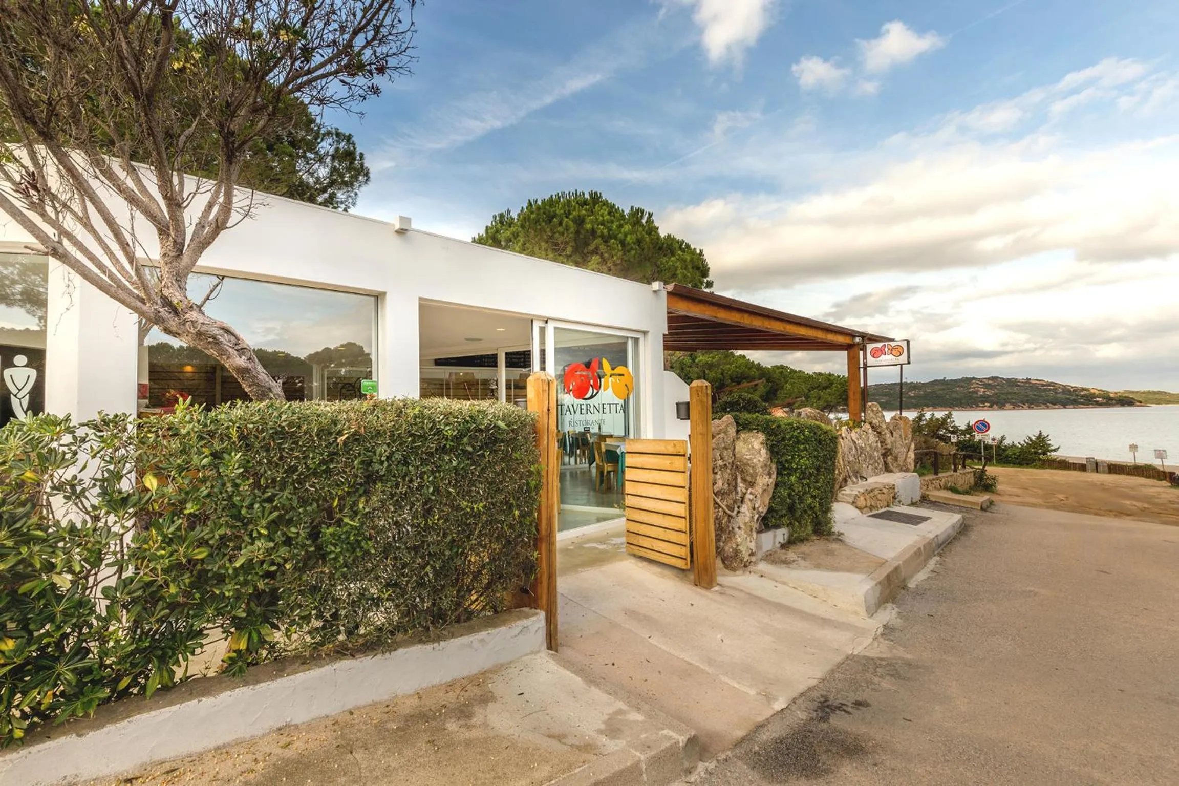 Restaurant/places to eat in Residence Hotel Lu Nibareddu