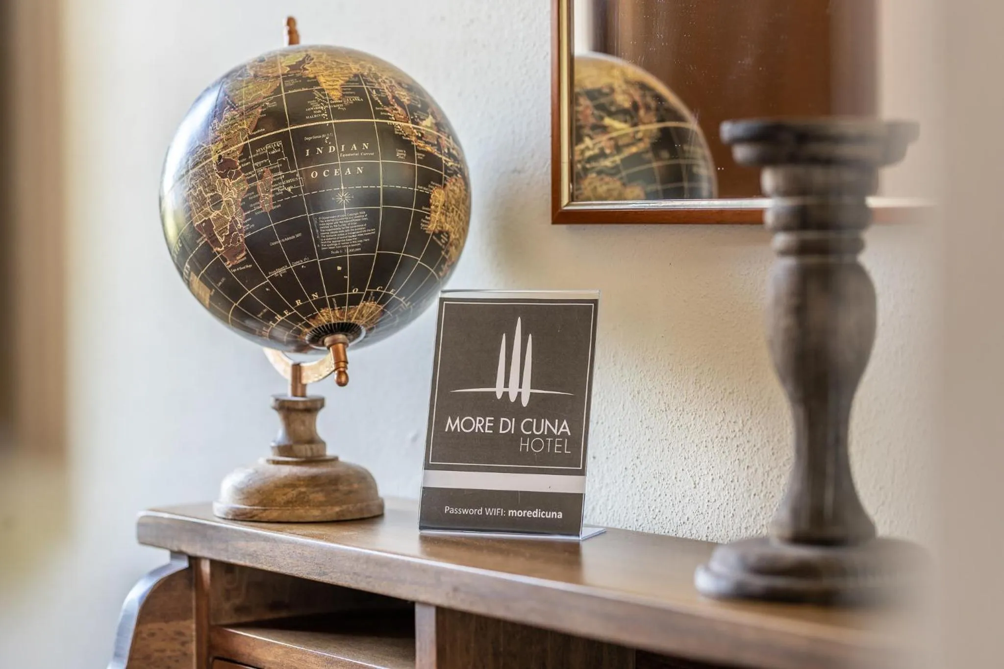 Decorative detail in Hotel More di Cuna