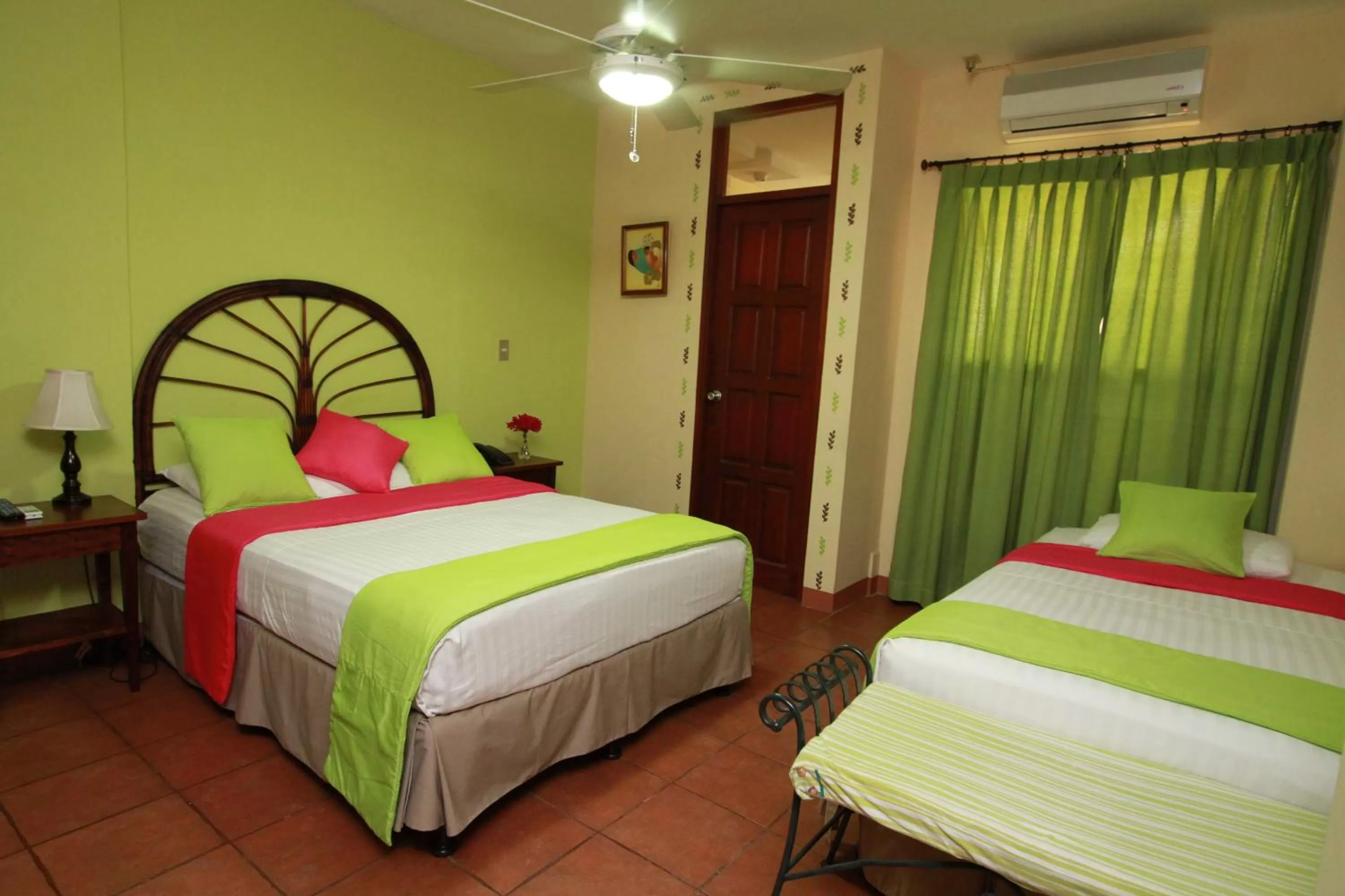 Bed in Hotel Colibri