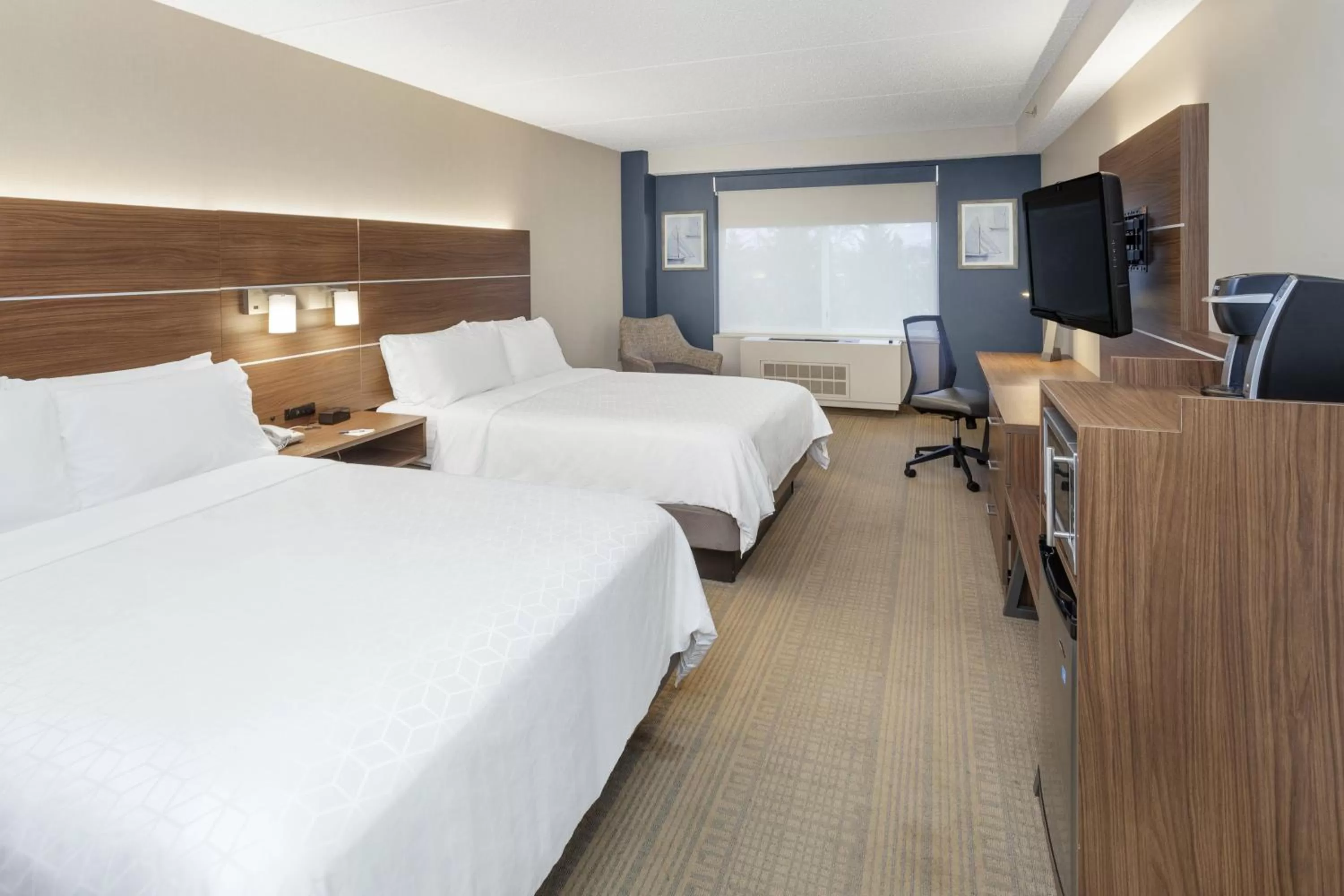 Photo of the whole room, Bed in Holiday Inn Express Hotel & Suites East End by IHG