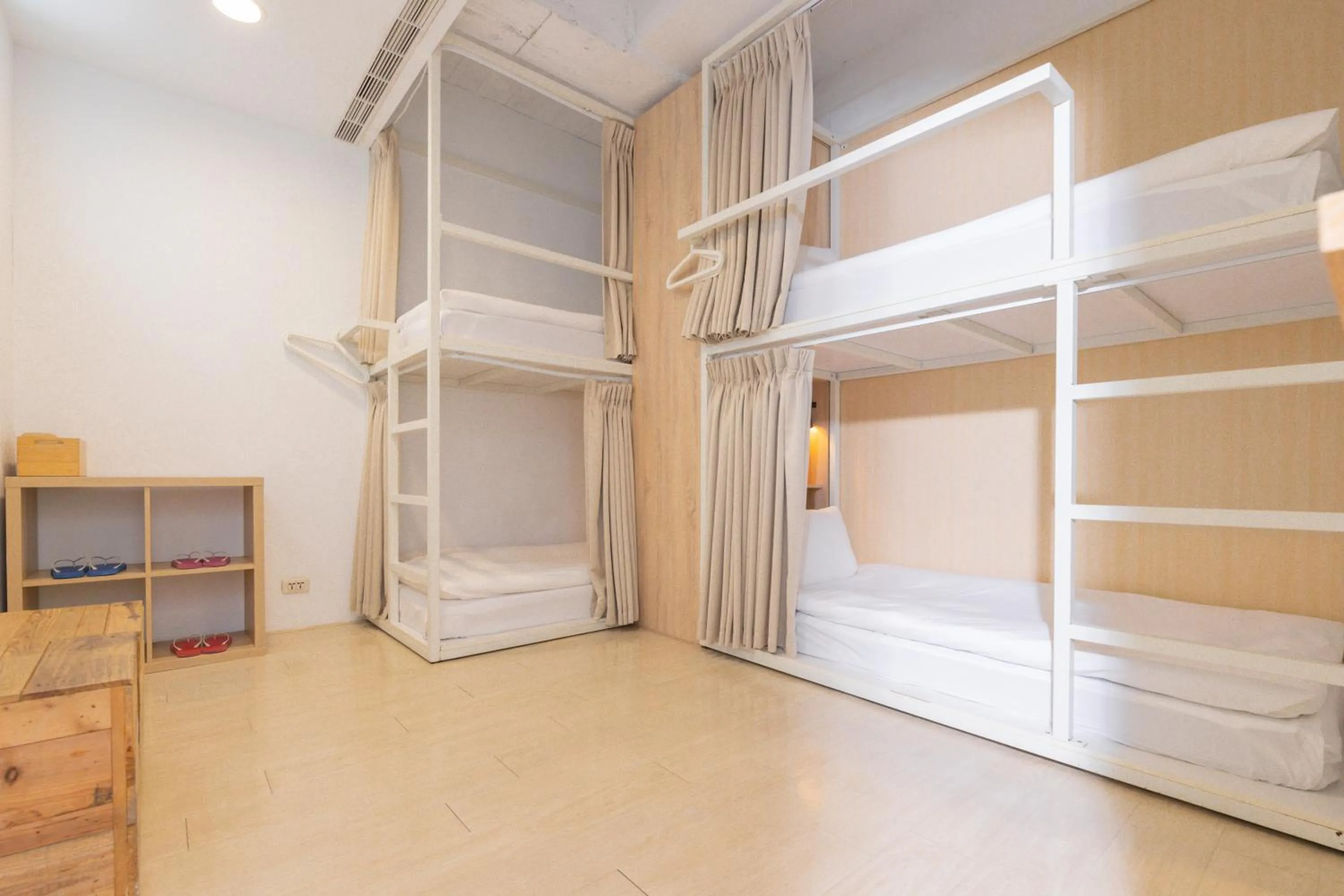 Photo of the whole room, Bed in OwlStay Flip Flop Hostel - Garden