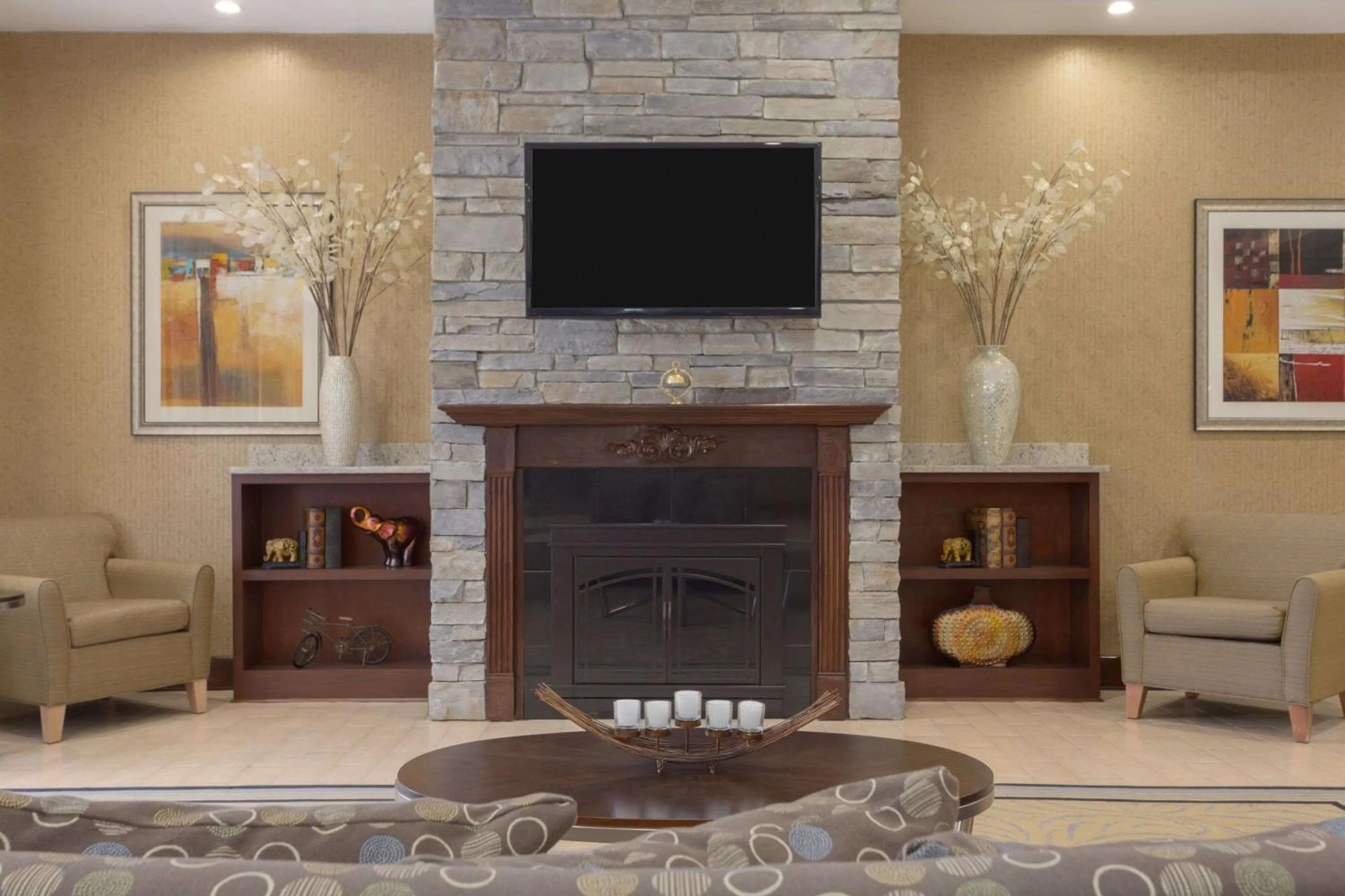 Lobby or reception in Wyndham Garden Grand Rapids Airport