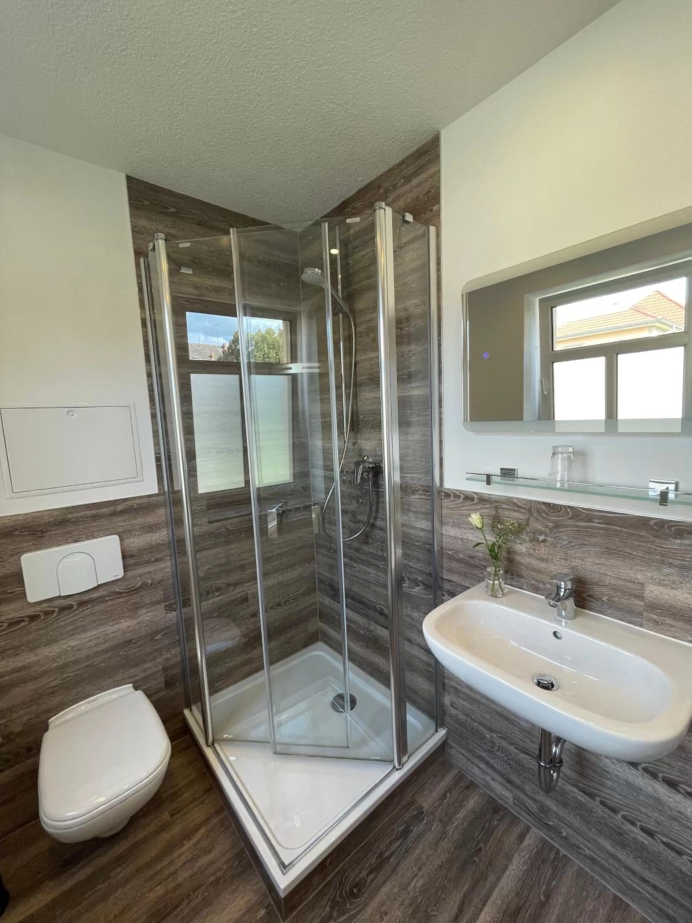 Shower in "Zur Altstadt - Am Fuße der Osterburg" Gaststätte, Pension, FEWO