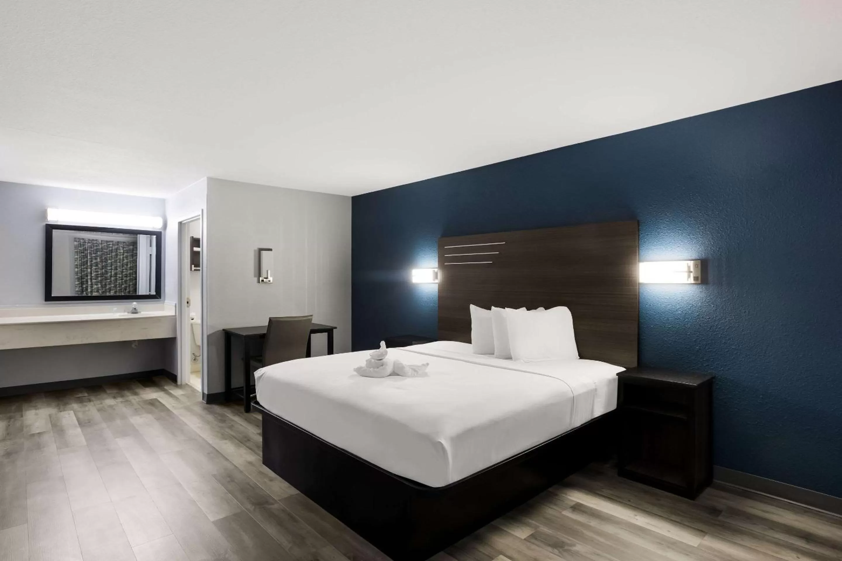 Bedroom, Bed in Suburban Studios Hinesville - Fort Stewart Area