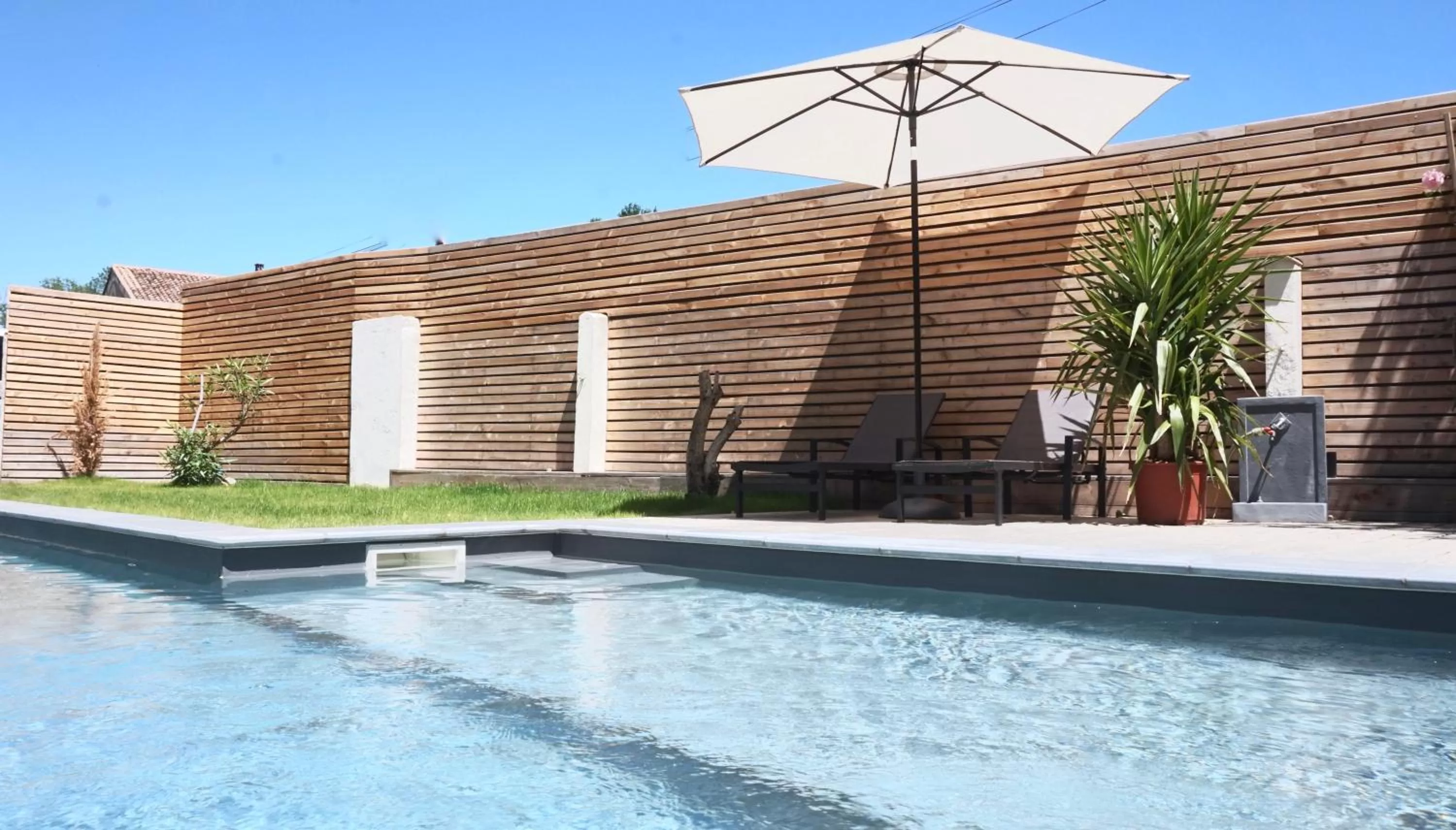 Swimming pool in La Domitia - Maison d'hôtes, massages & bien-être