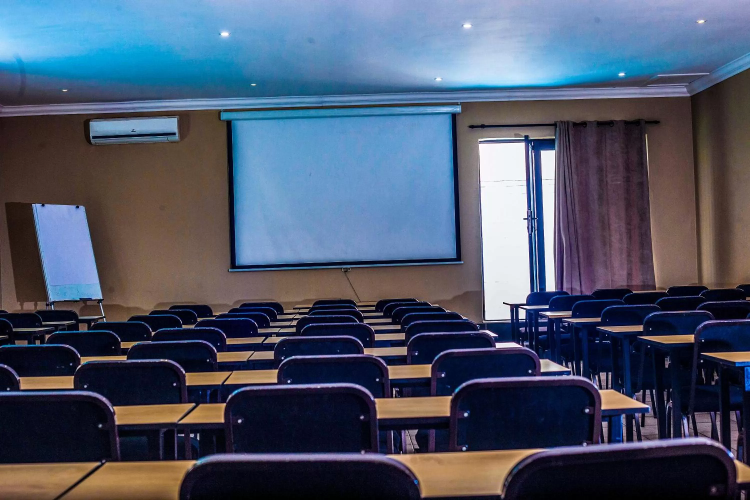 Meeting/conference room in Coyotes Hotel & Conference Centre