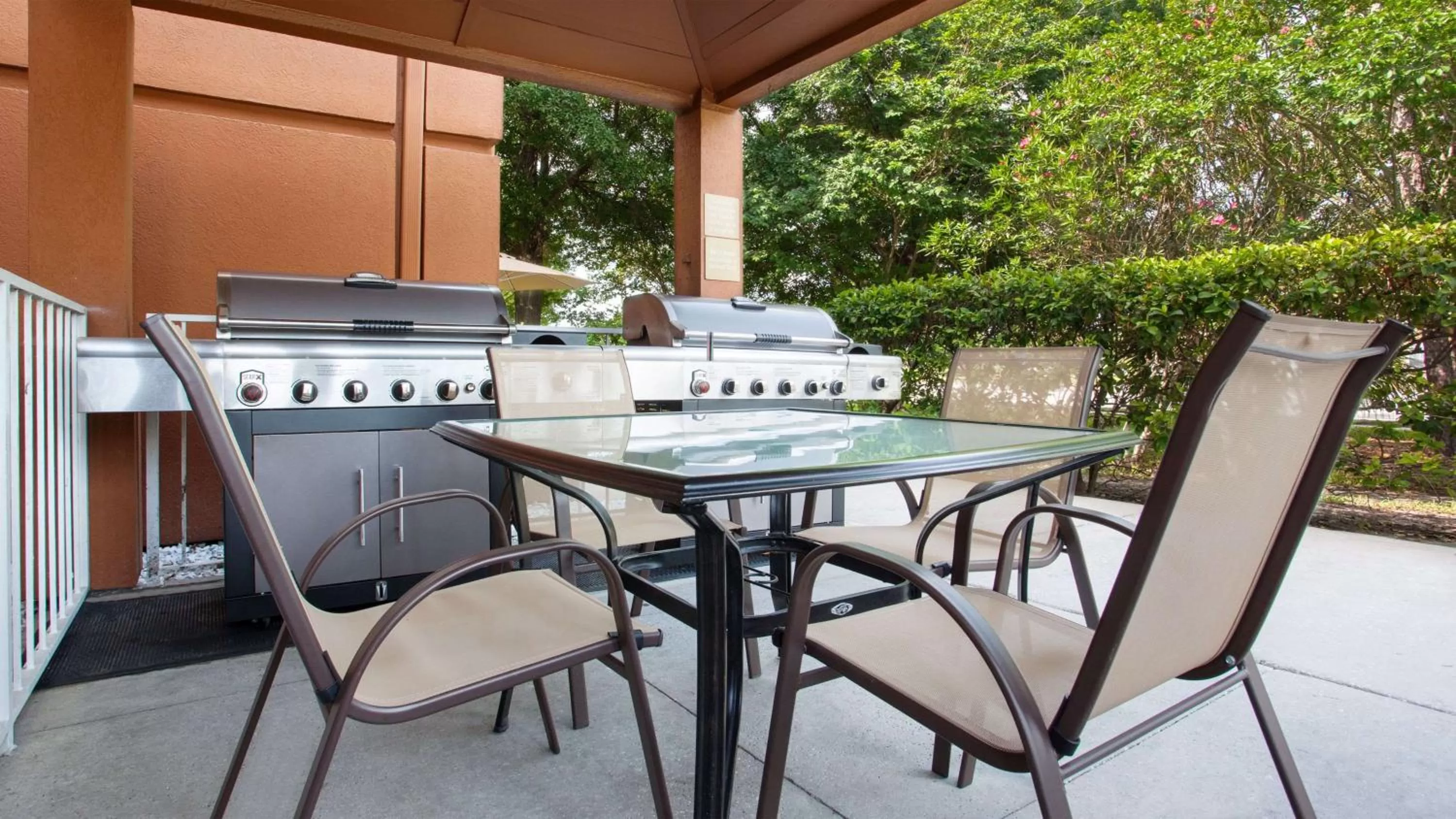 Patio in Sonesta Simply Suites Clearwater