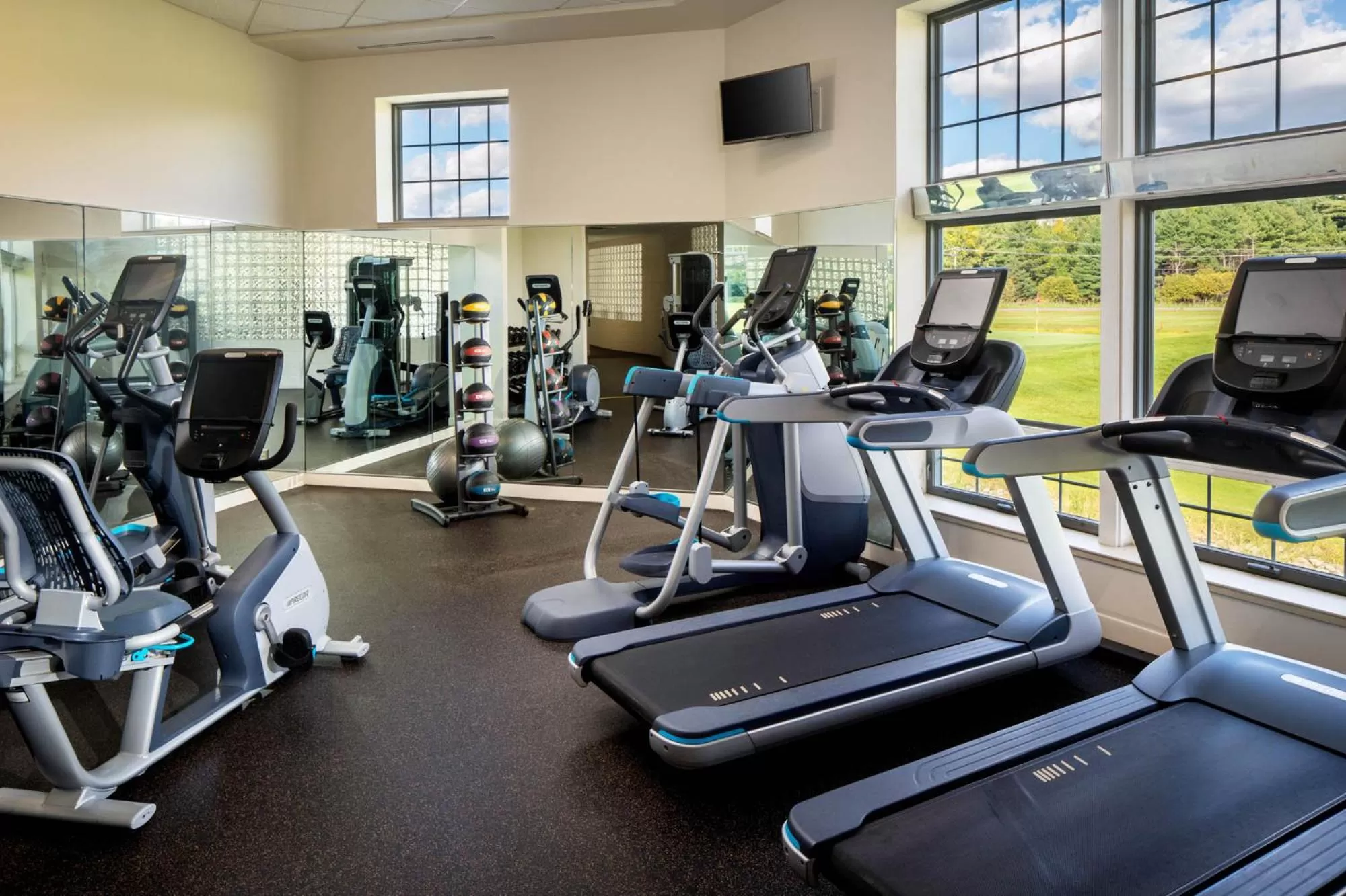 Fitness centre/facilities in Best Western University Inn