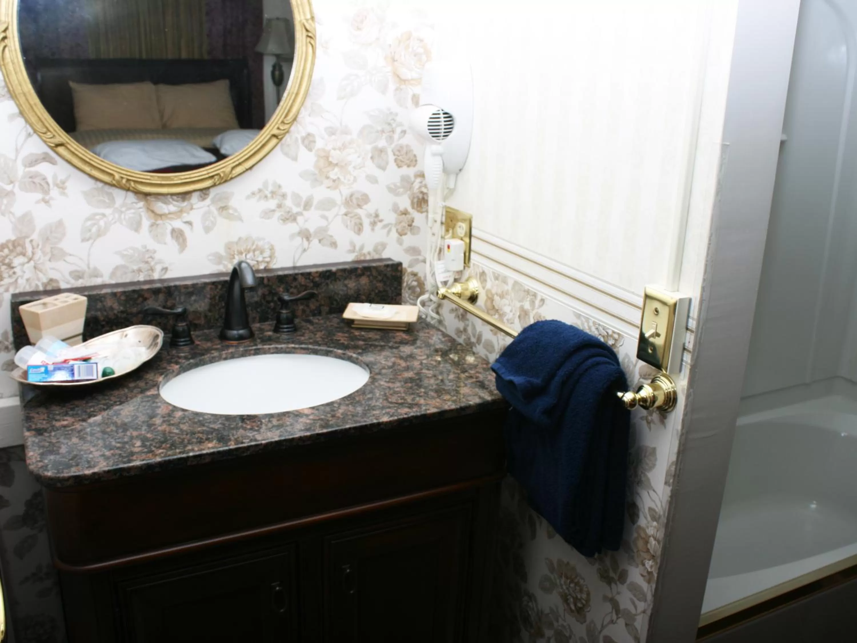 Bathroom in The Gridley Inn B&B