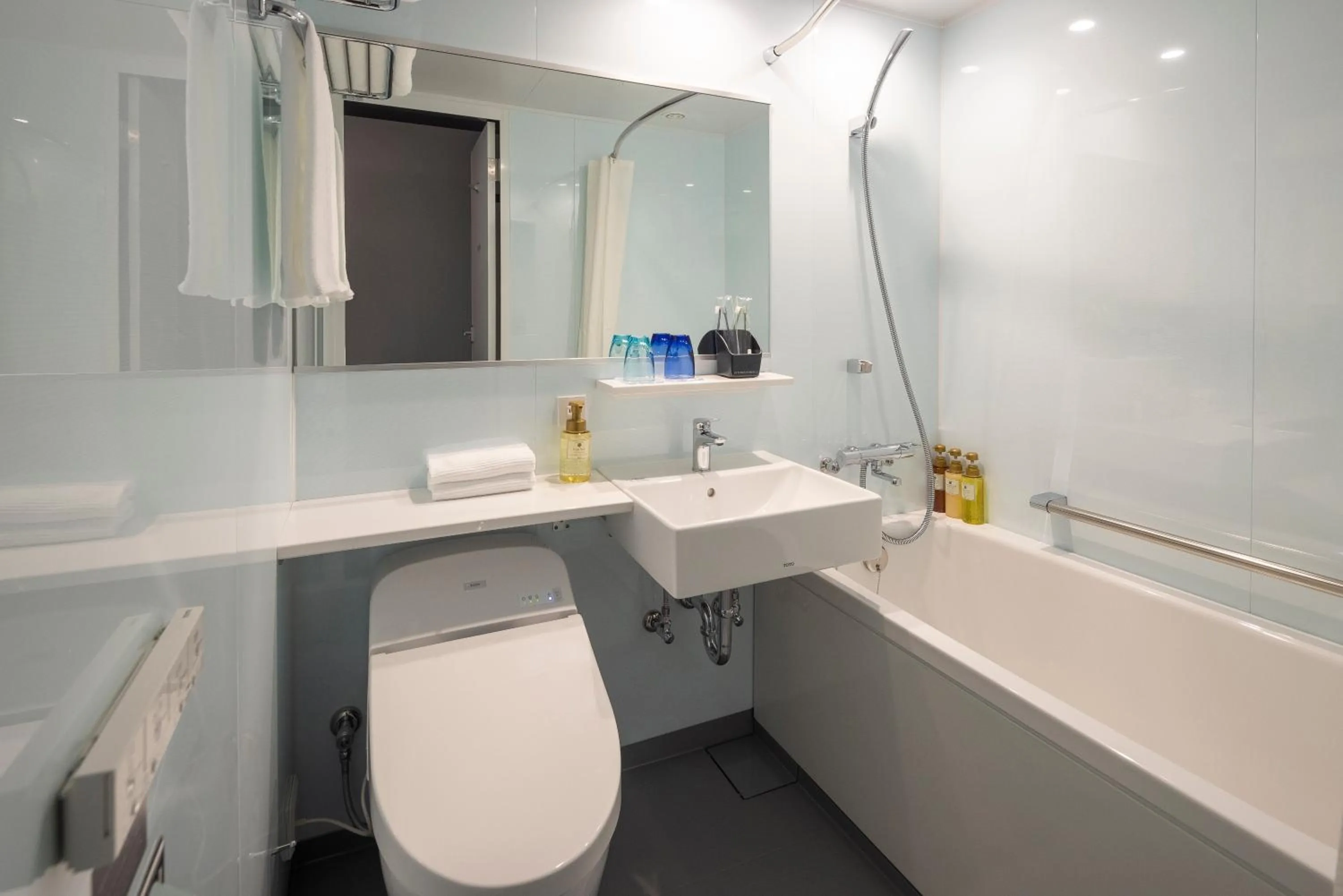 Superior Twin Room - Smoking in Hotel Intergate Osaka Umeda