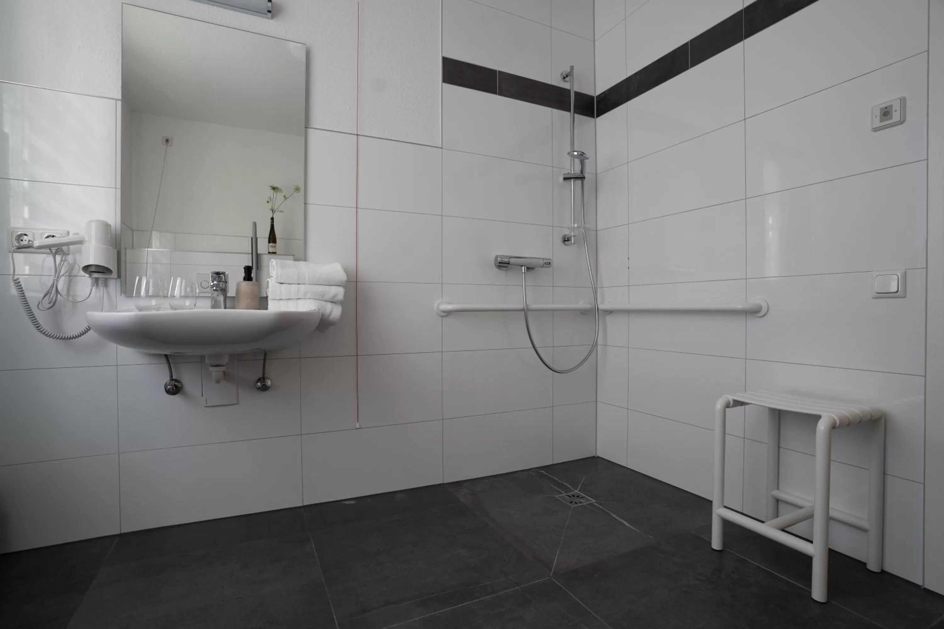 Shower in Nineofive Hotel