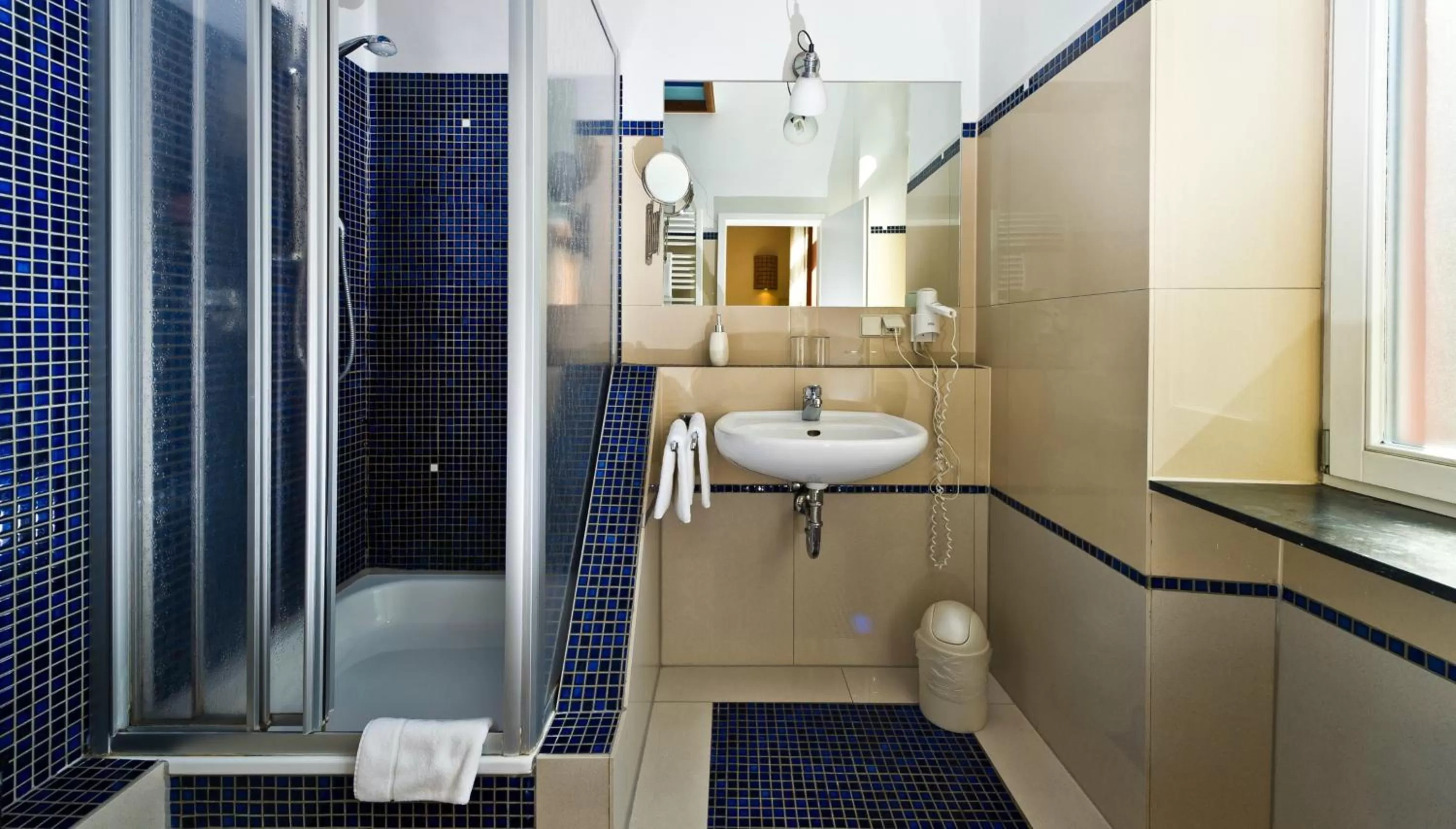 Bathroom in Hotel Monpti