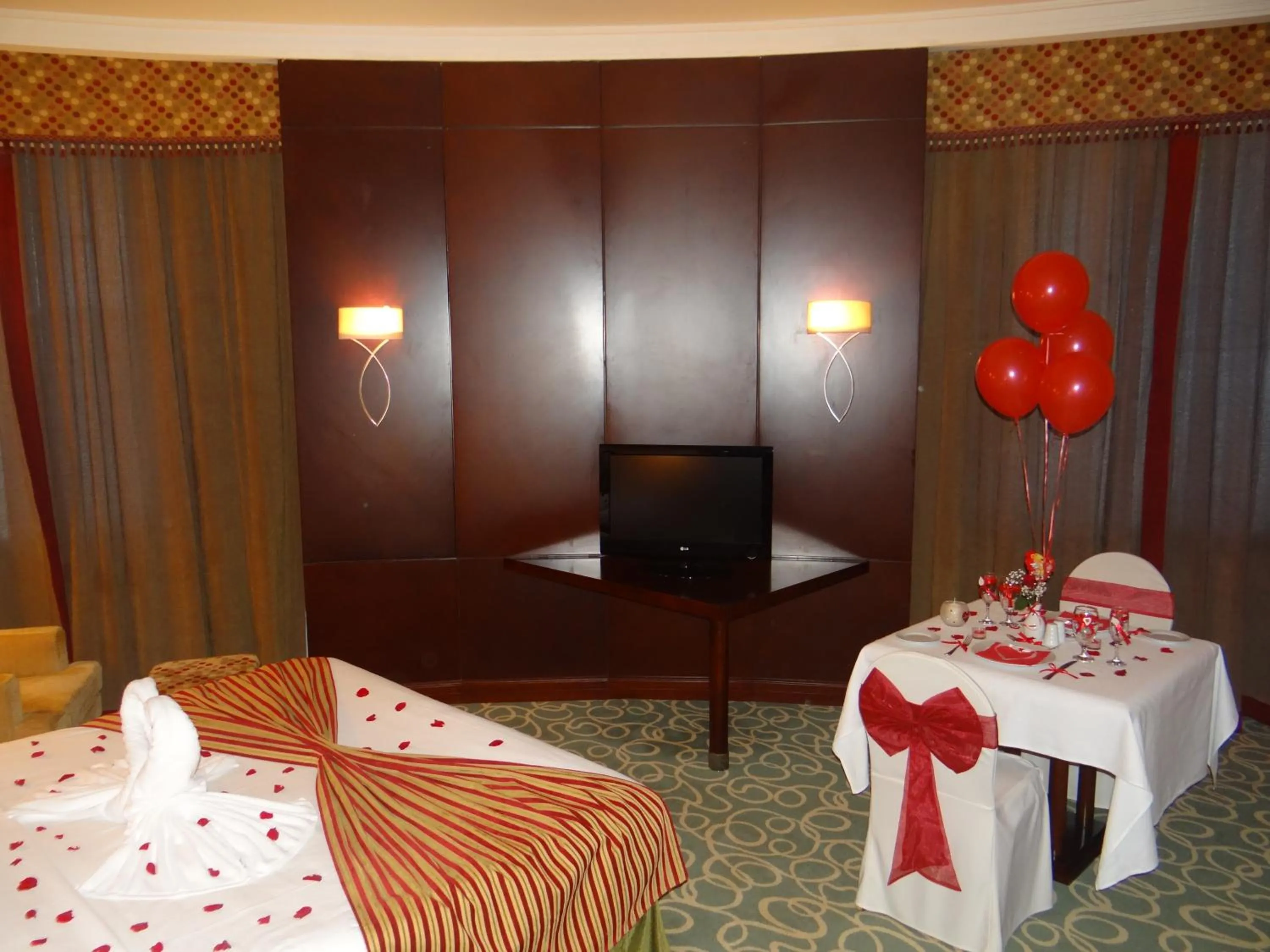 Bathroom, Bed in Concorde Hotel Fujairah