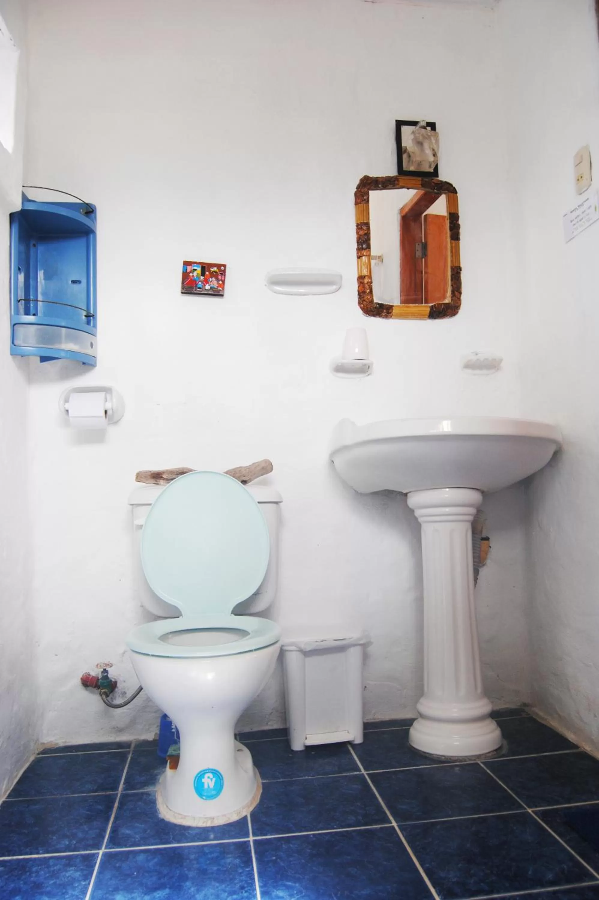Bathroom in Hostal Galapagos by Bar de Beto