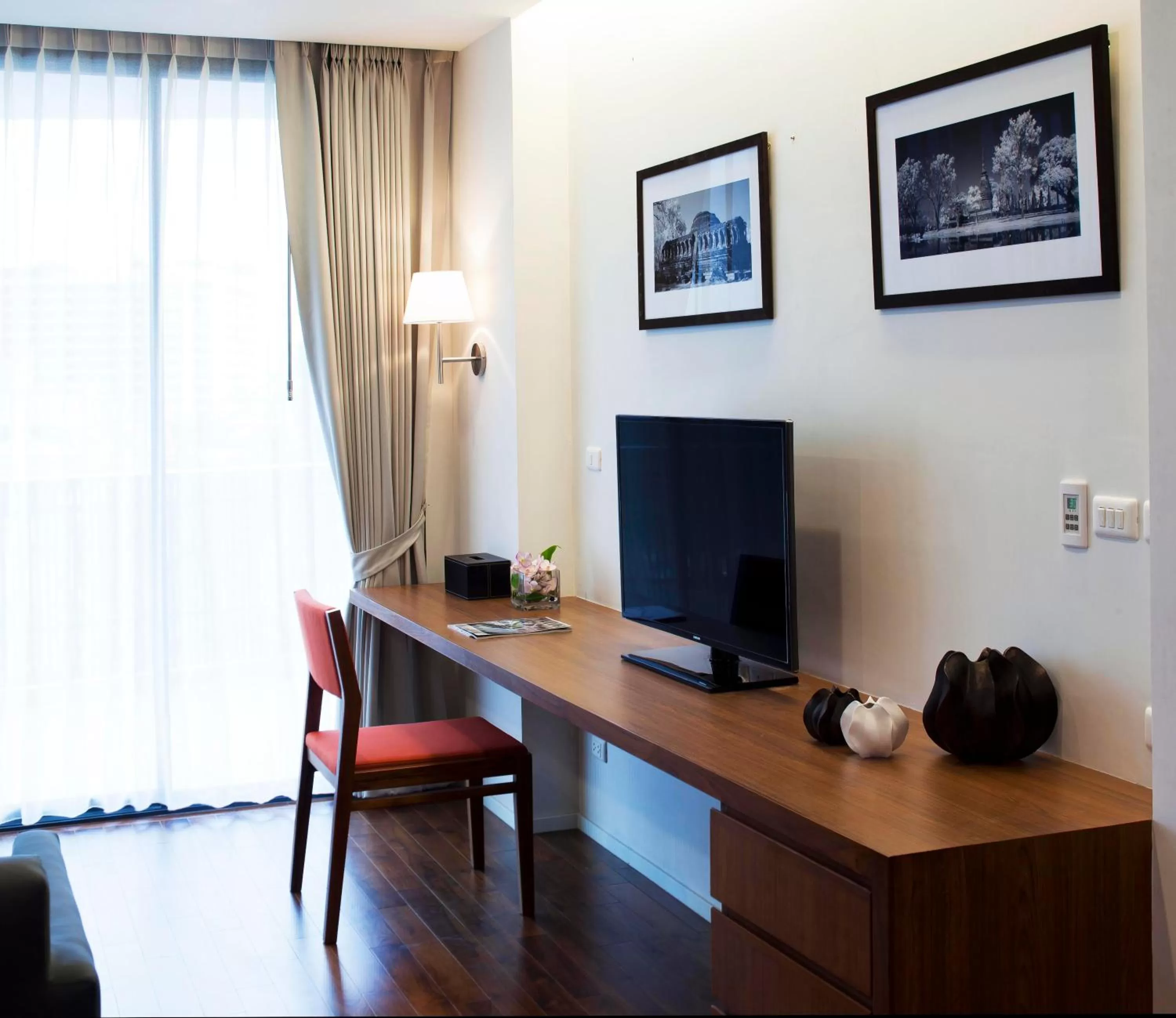 TV and multimedia in Eastin Tan Hotel Chiang Mai