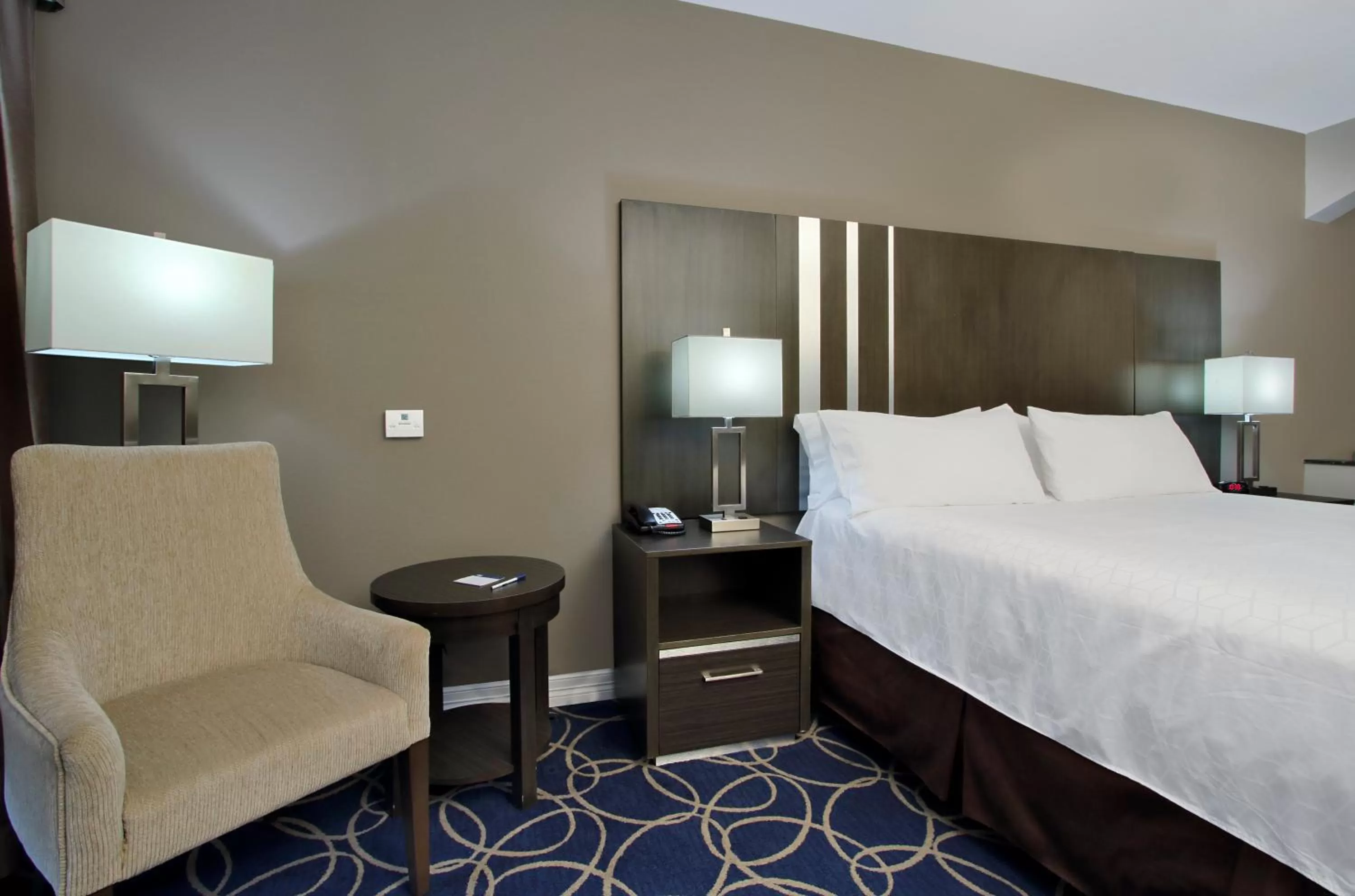 Photo of the whole room, Bed in Holiday Inn Express and Suites Houston North - IAH Area by IHG