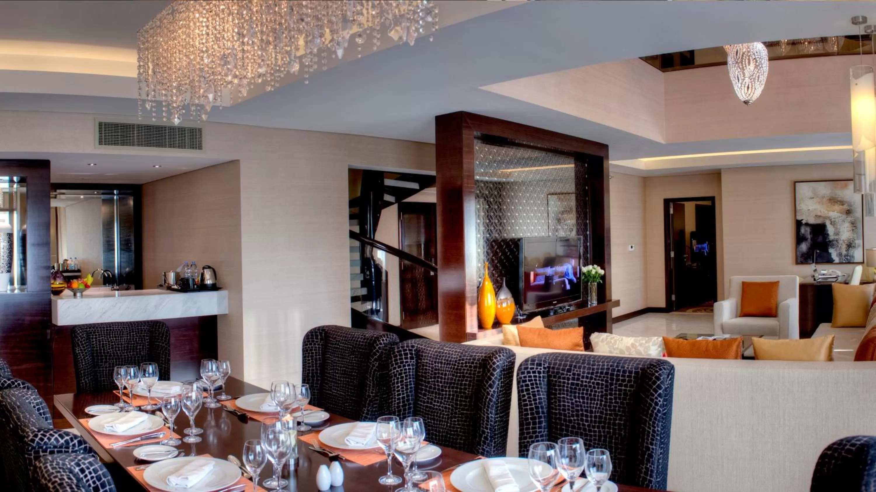 Photo of the whole room in Crowne Plaza Dubai Deira by IHG