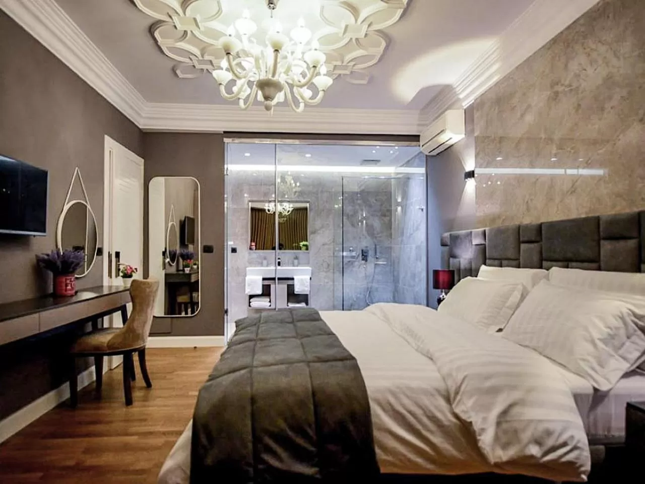 TV and multimedia in Hotel Vila Tirana