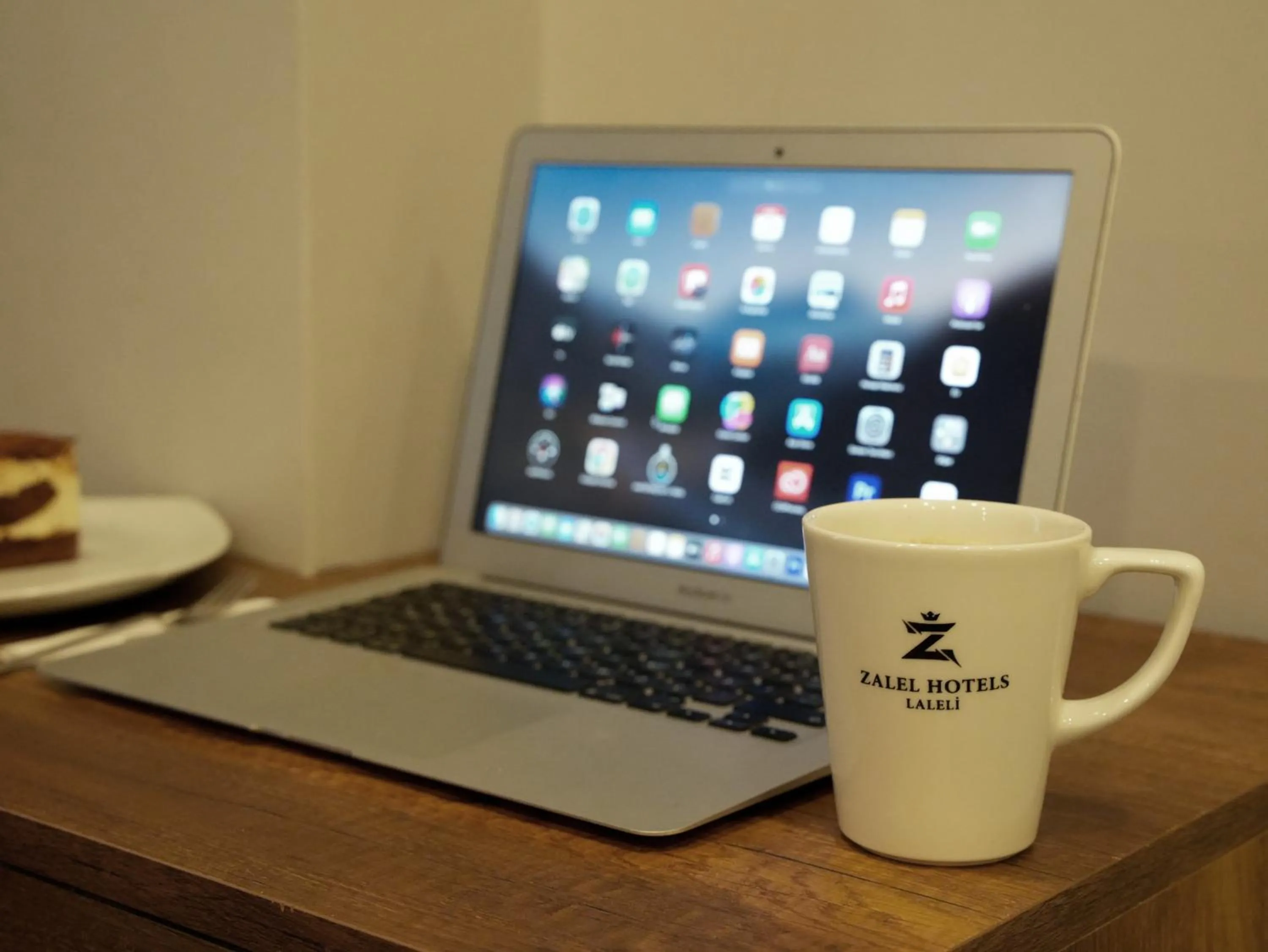 Coffee/tea facilities in Zalel Hotels Laleli