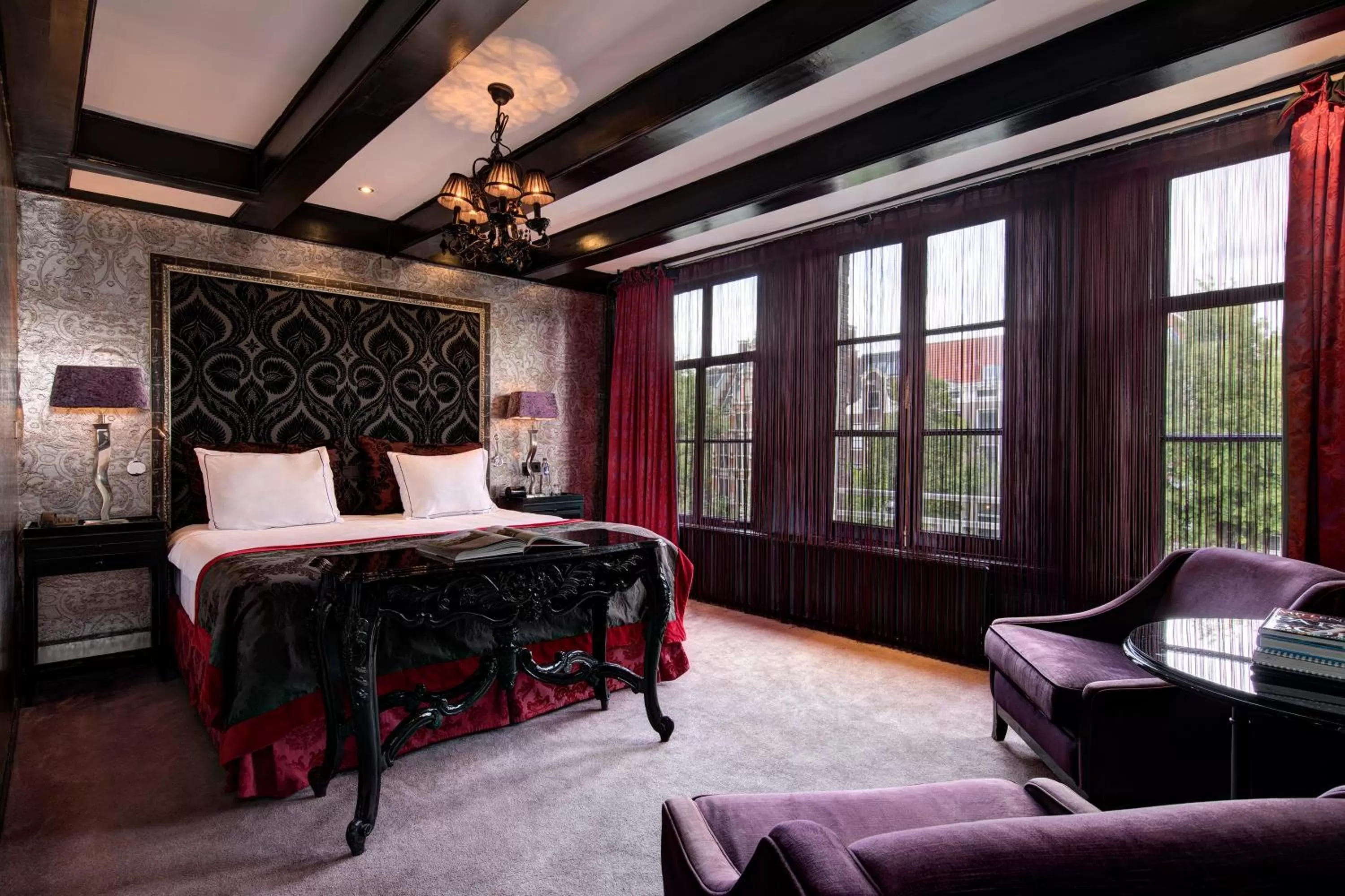 Deluxe room with Canal View in The Pavilions Amsterdam, The Toren